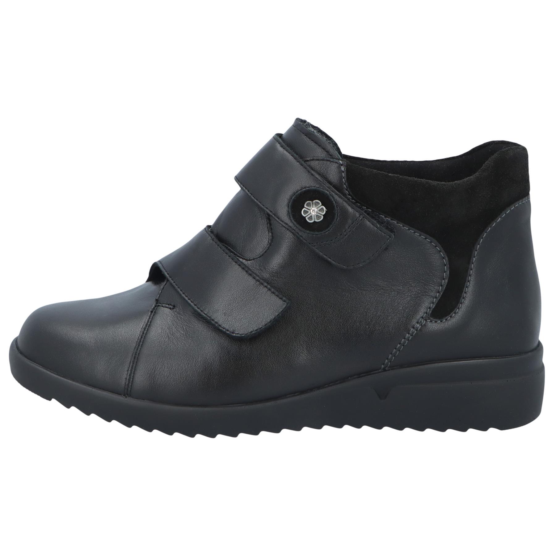 schwarze stiefel seitenansicht links