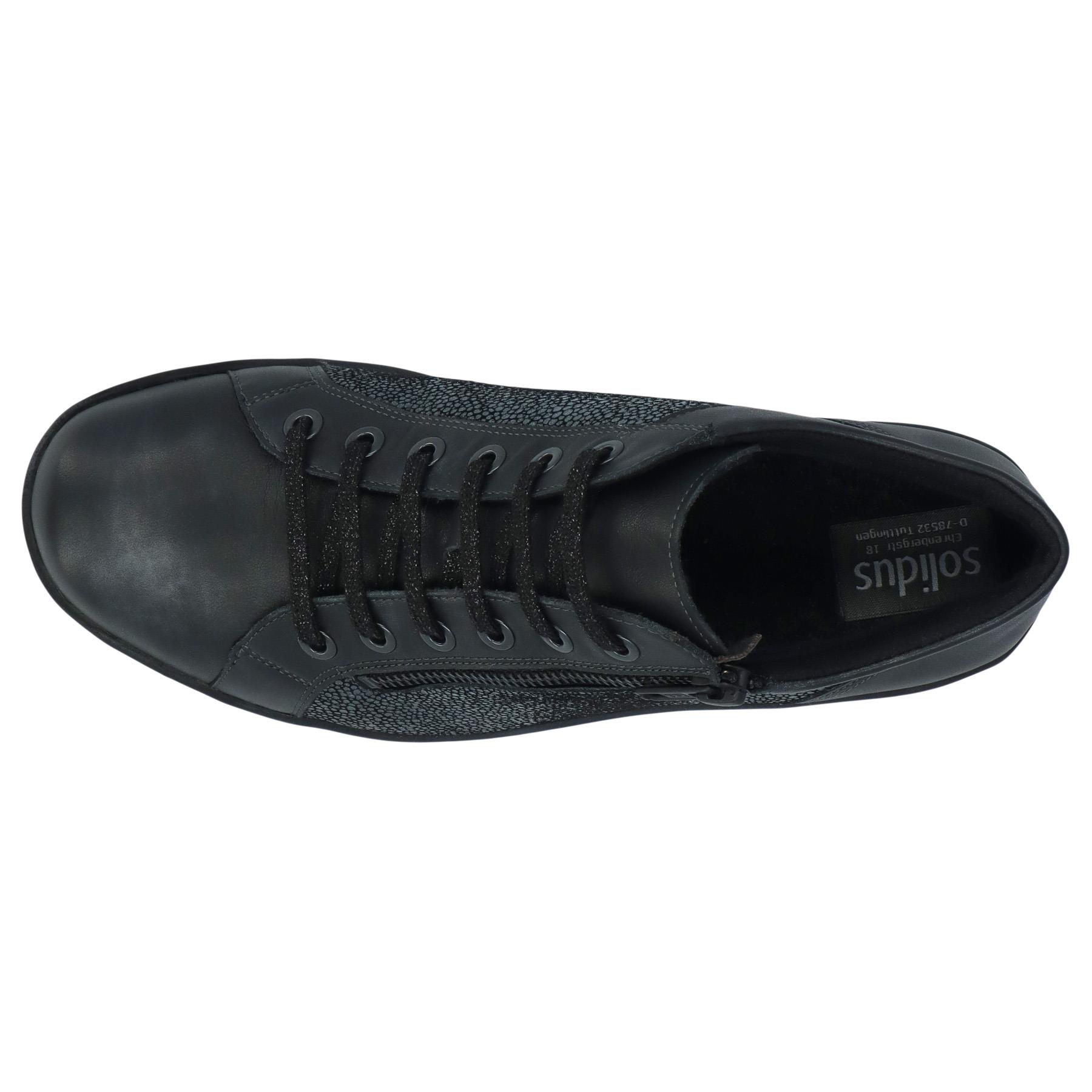 graue stiefel draufsicht