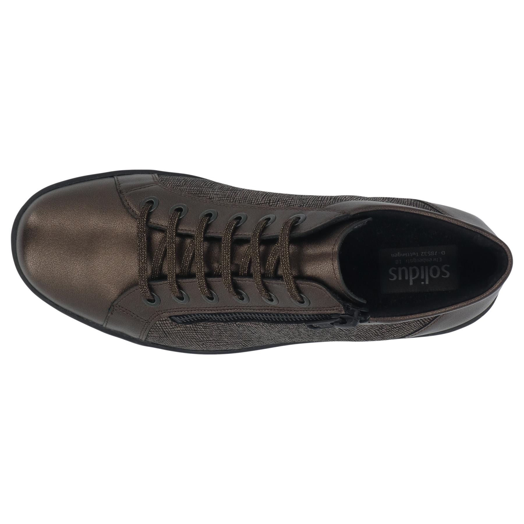 graue stiefel draufsicht