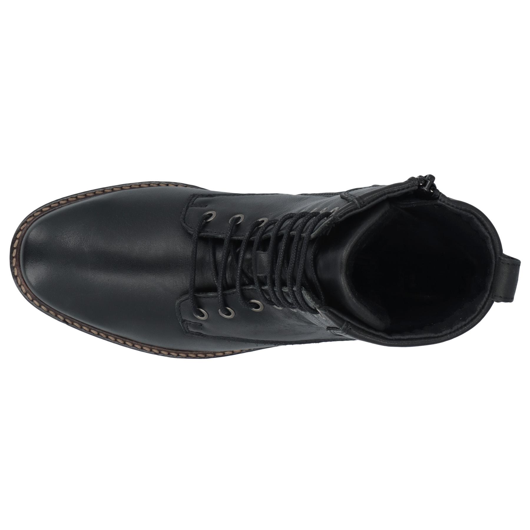 schwarze stiefel draufsicht