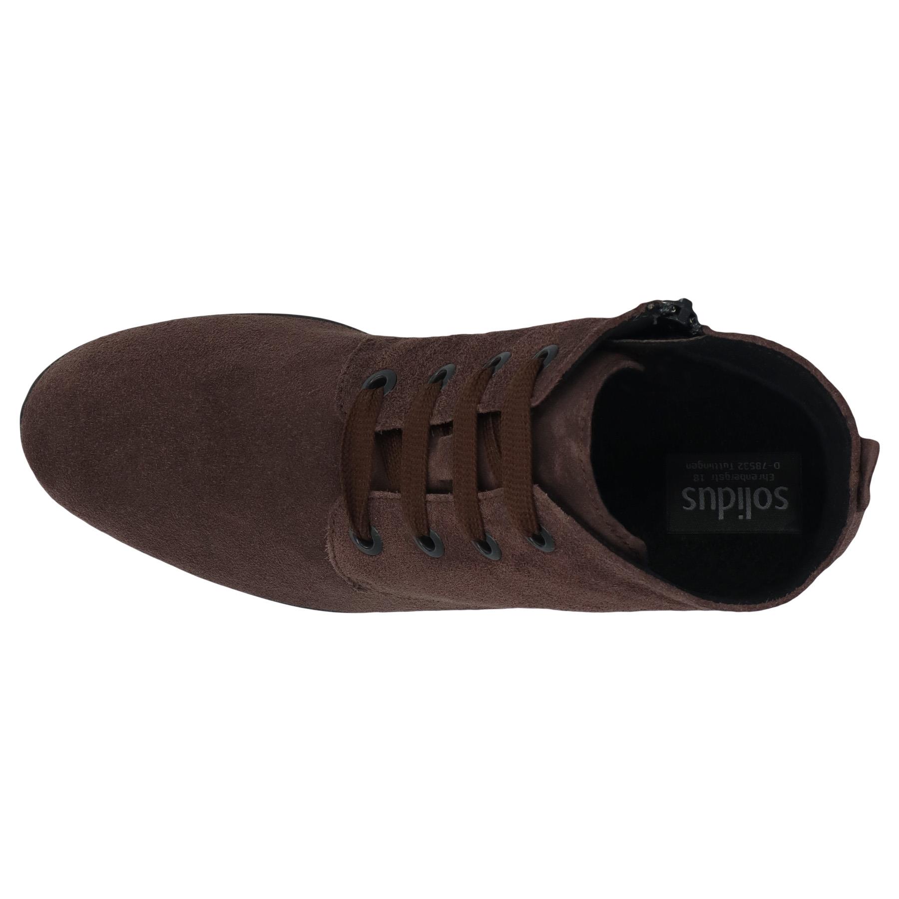 braune stiefel draufsicht