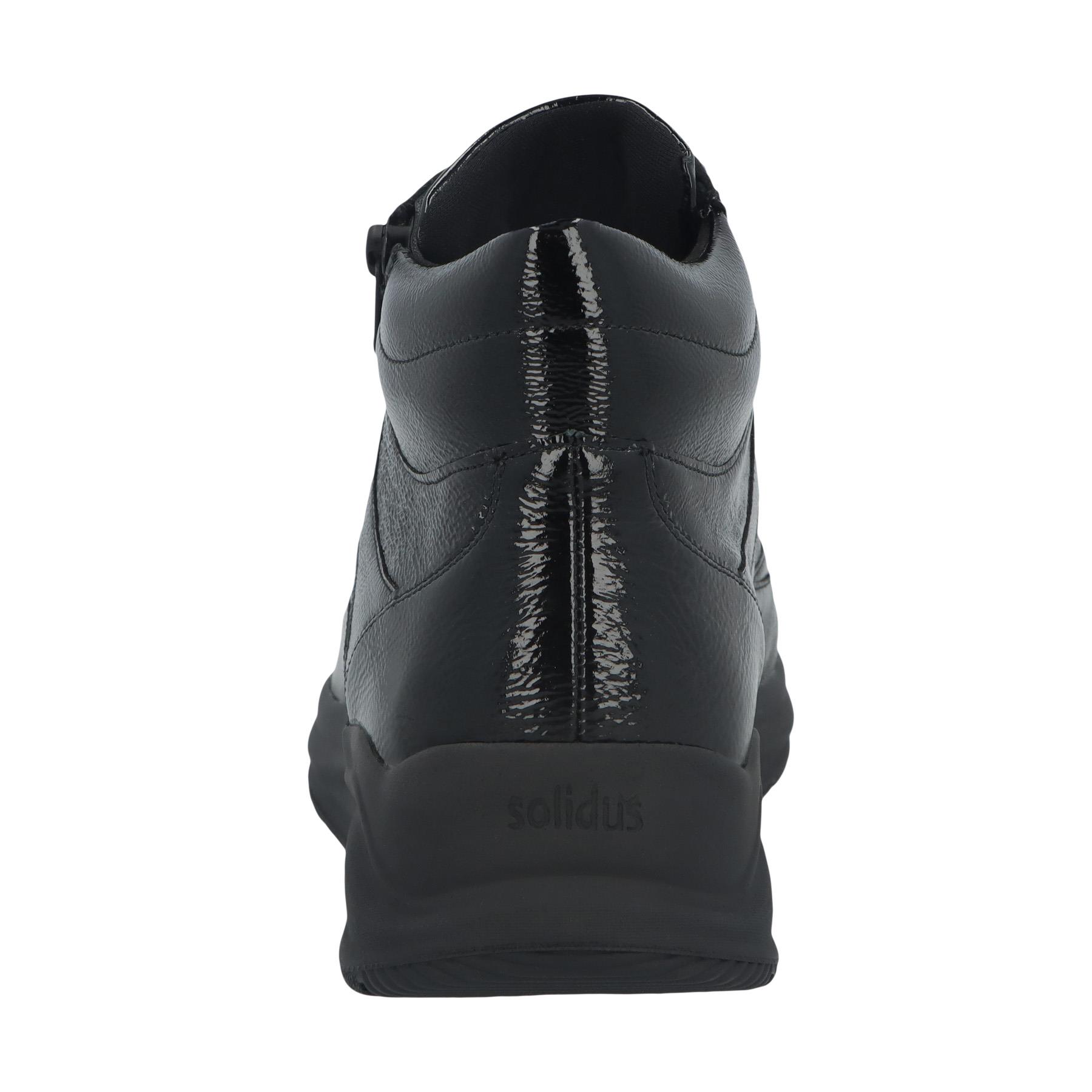 schwarze stiefel hinteransicht