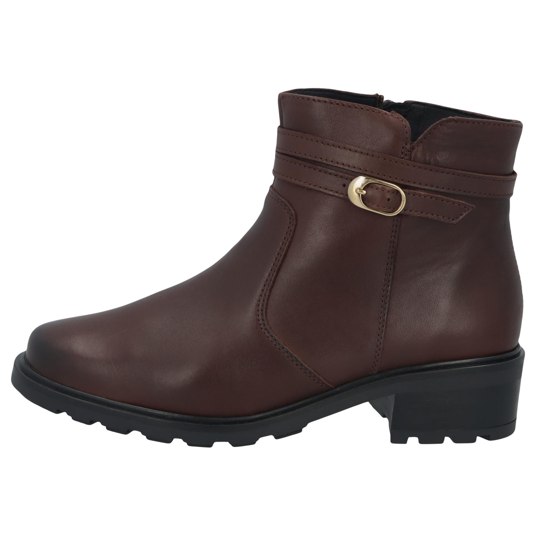 braune stiefel seitenansicht links