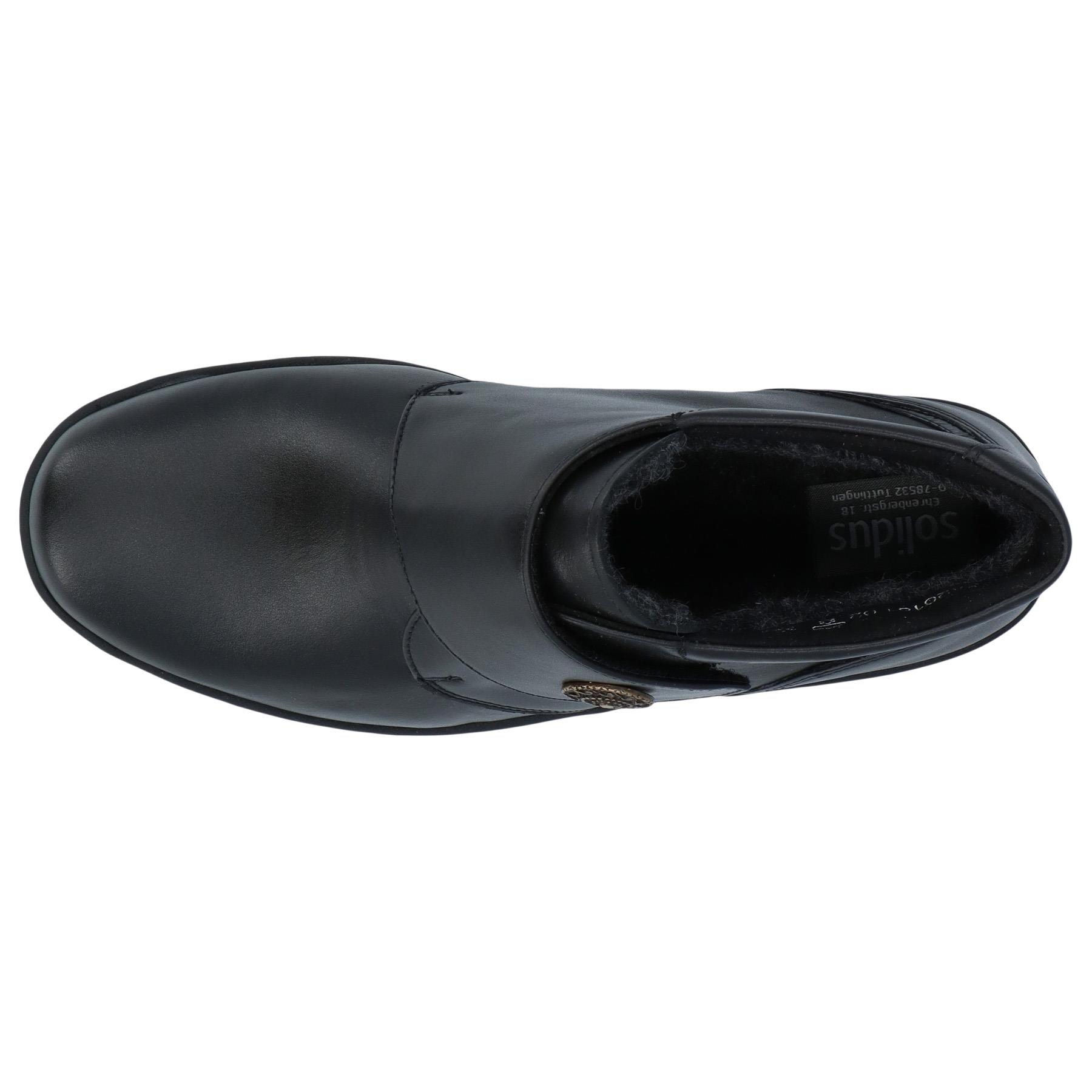 schwarze stiefel draufsicht