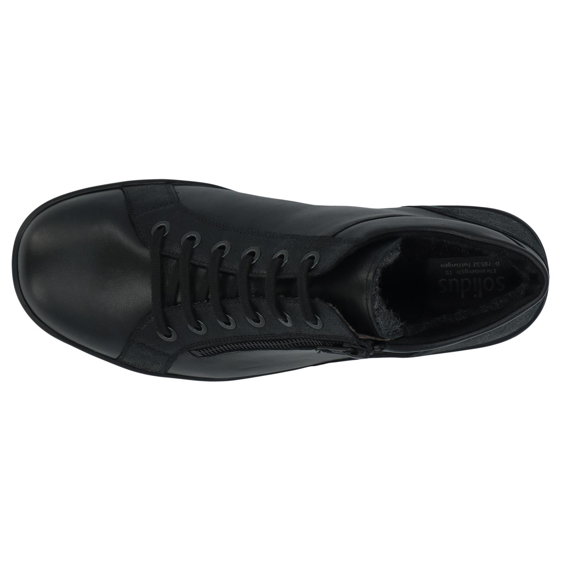 schwarze stiefel draufsicht