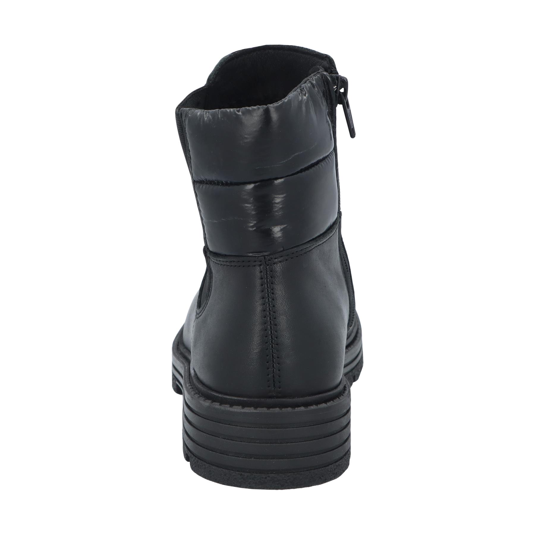 schwarze stiefel hinteransicht