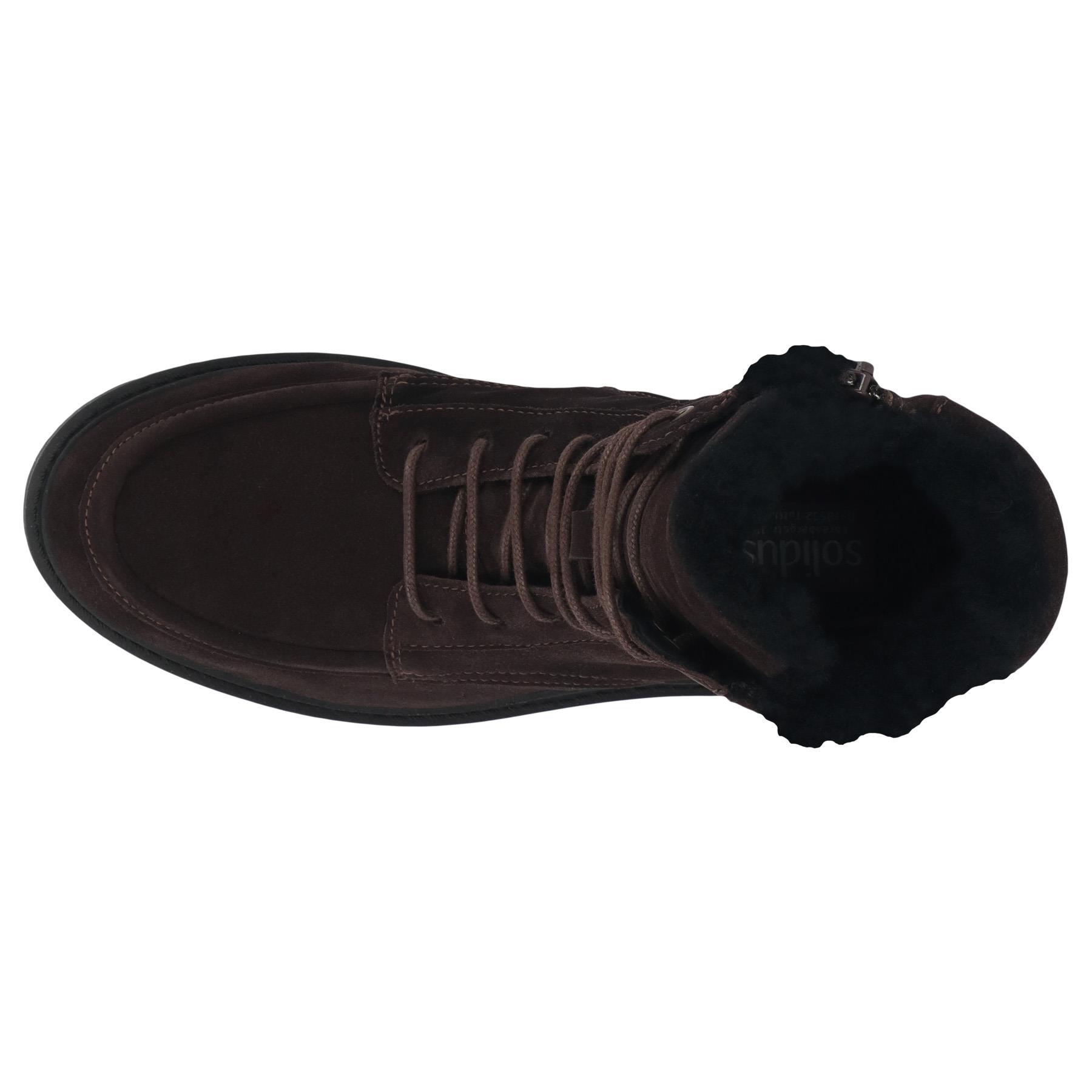 graue stiefel draufsicht