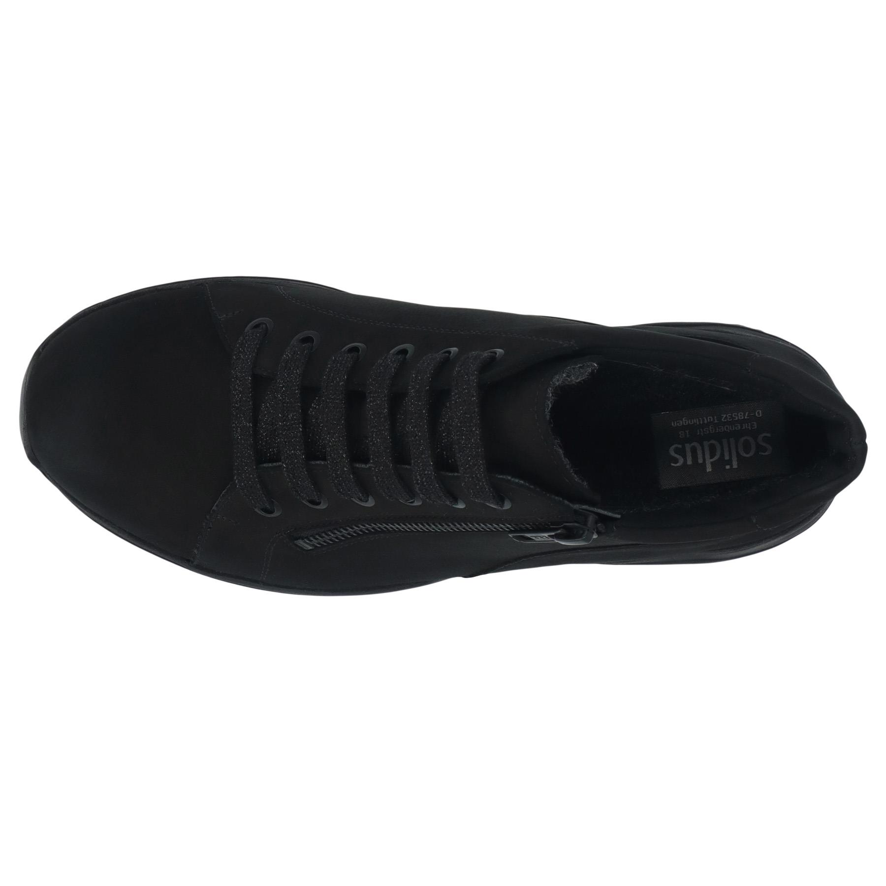 schwarze stiefel draufsicht