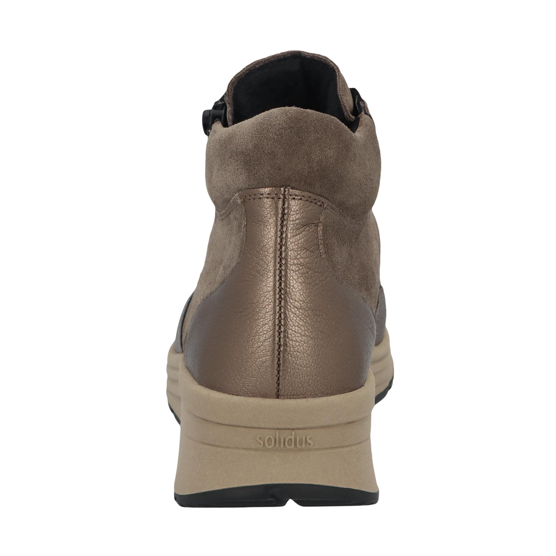 braune stiefel hinteransicht