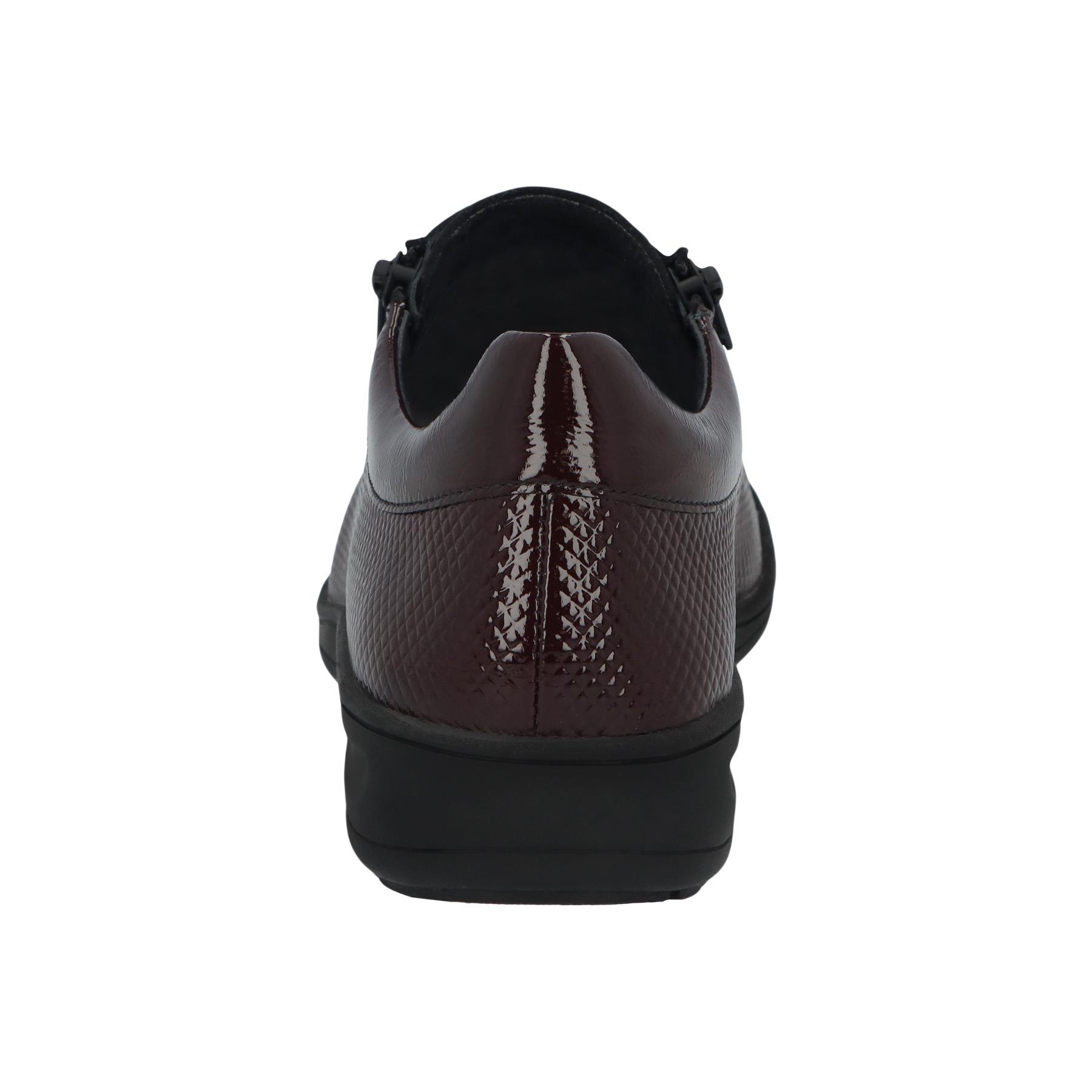 rote halbschuh hinteransicht