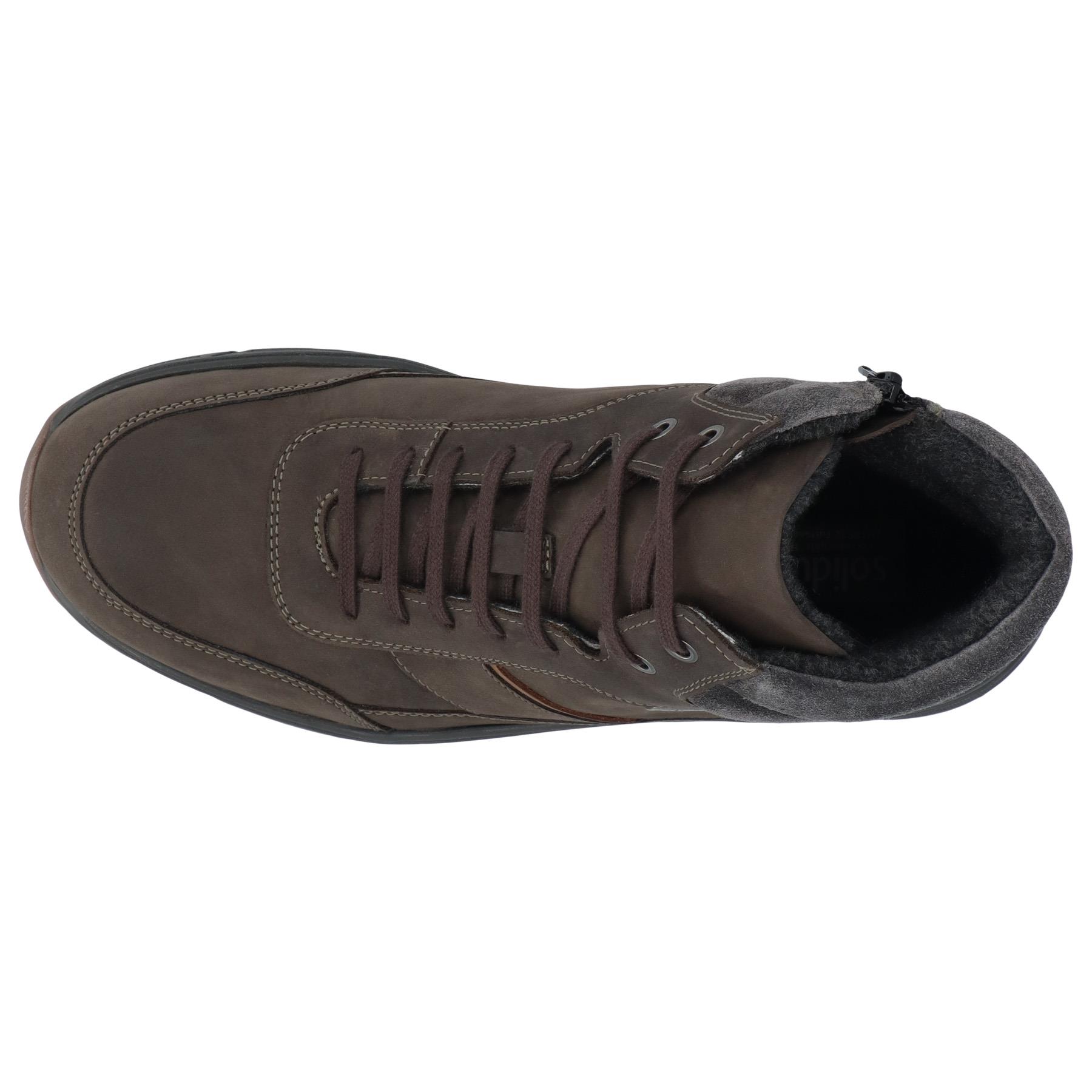 braune stiefel draufsicht