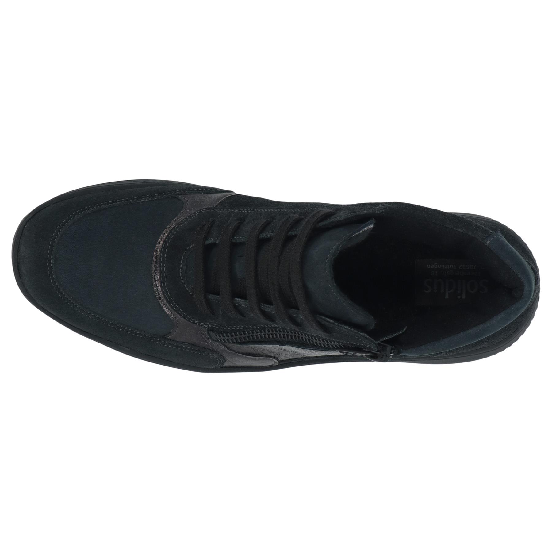 graue stiefel draufsicht