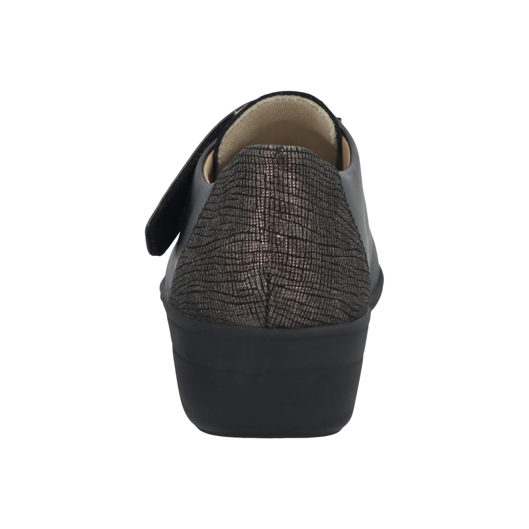 graue slipper hinteransicht