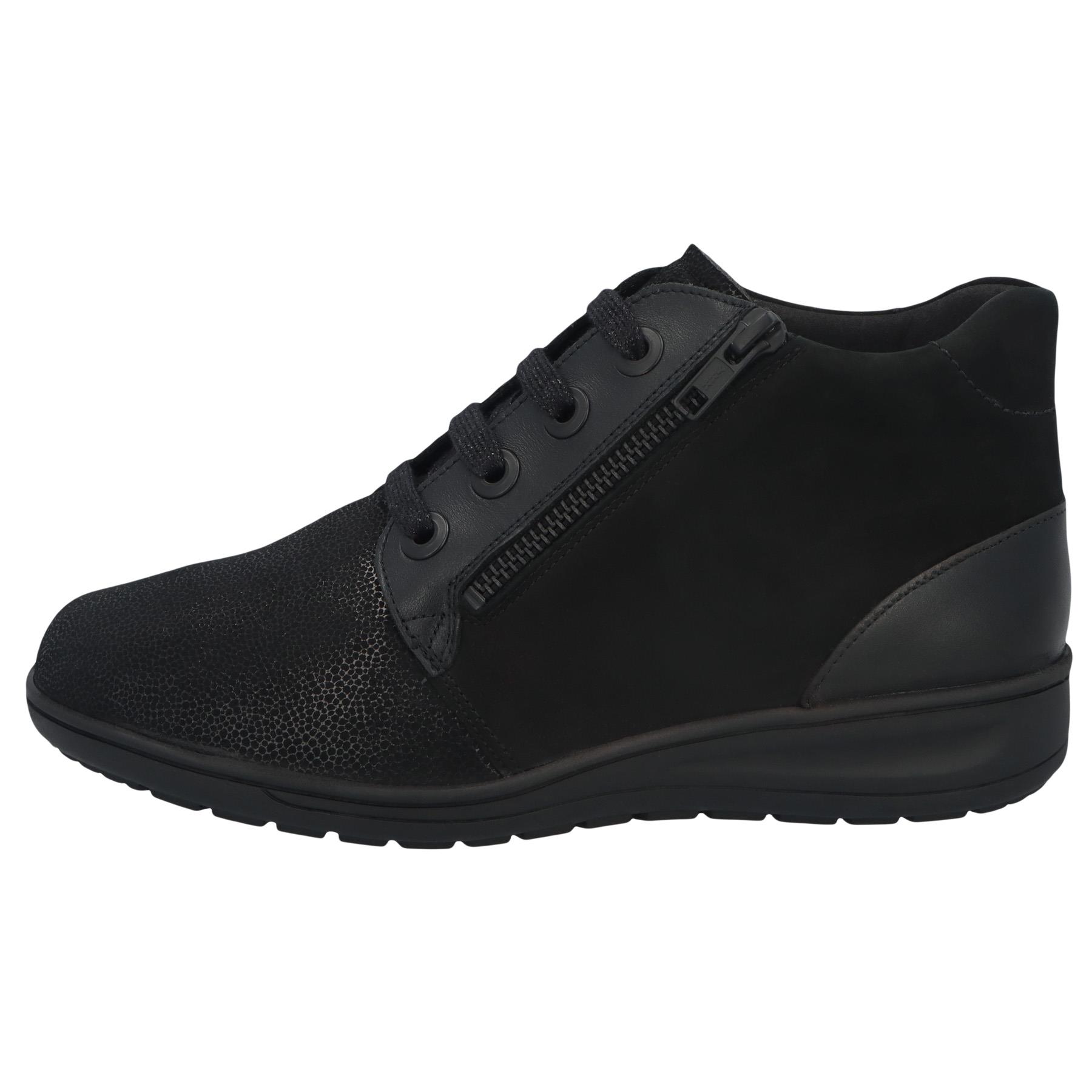 schwarze stiefel seitenansicht links