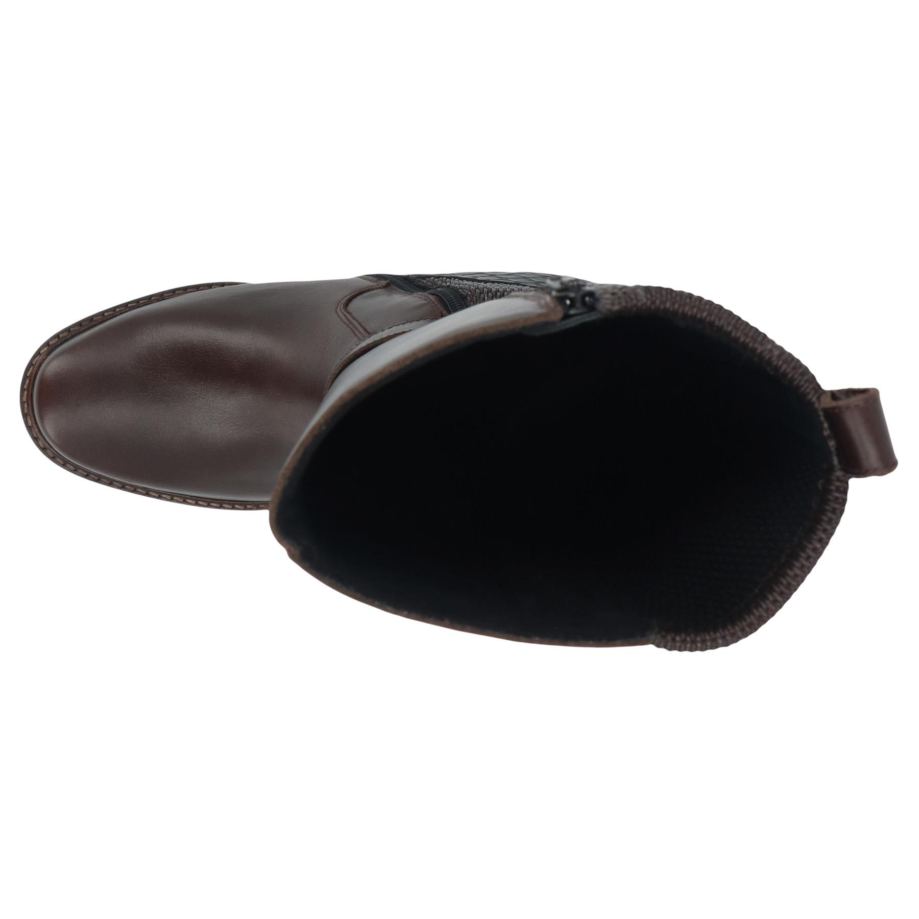 braune stiefel draufsicht