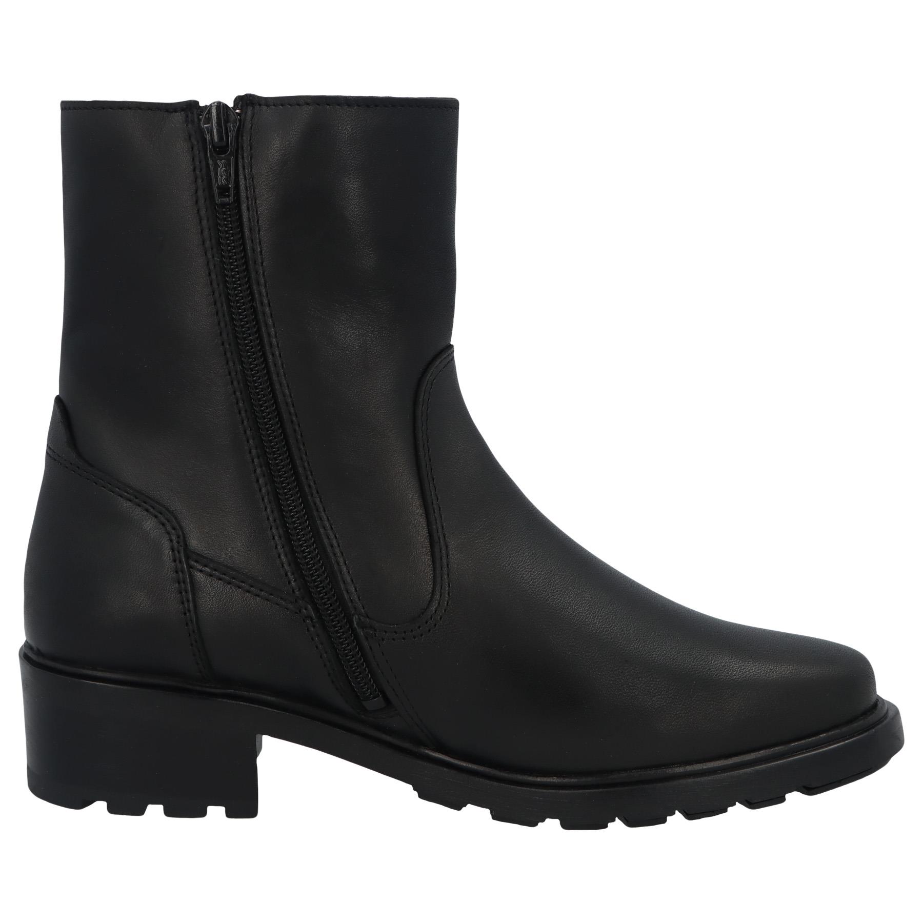 schwarze stiefel seitenansicht rechts