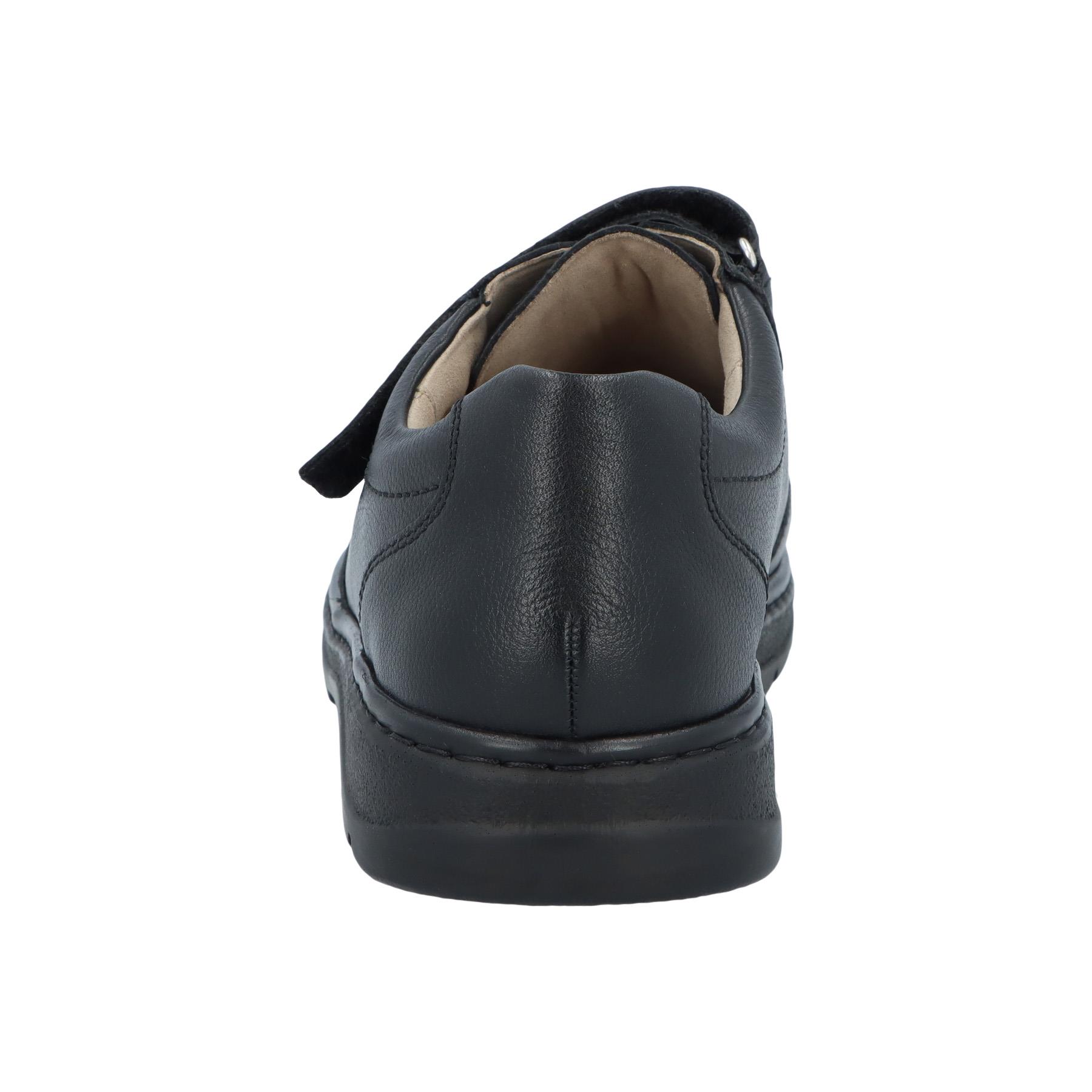 schwarze slipper hinteransicht