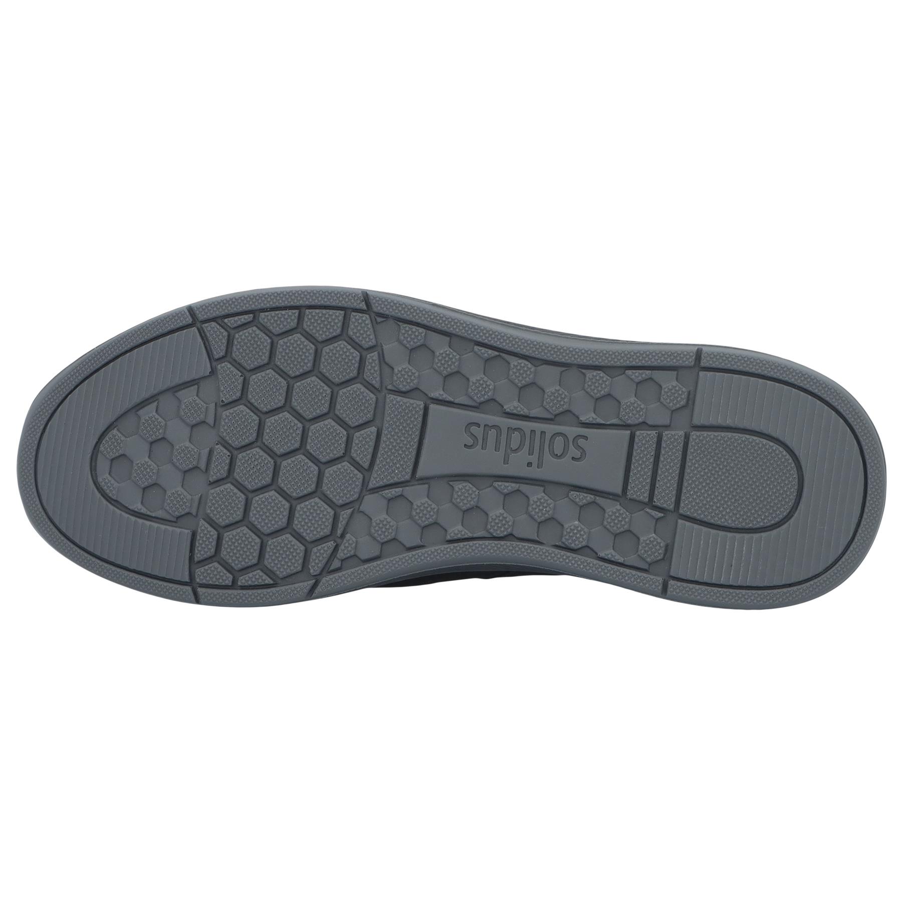 schwarze stiefel sohlenansicht