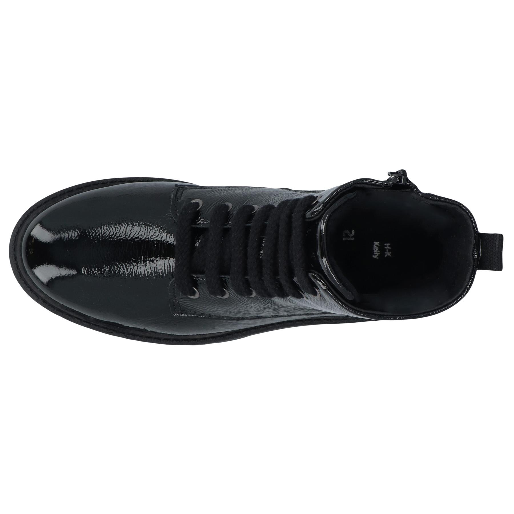 schwarze stiefel draufsicht