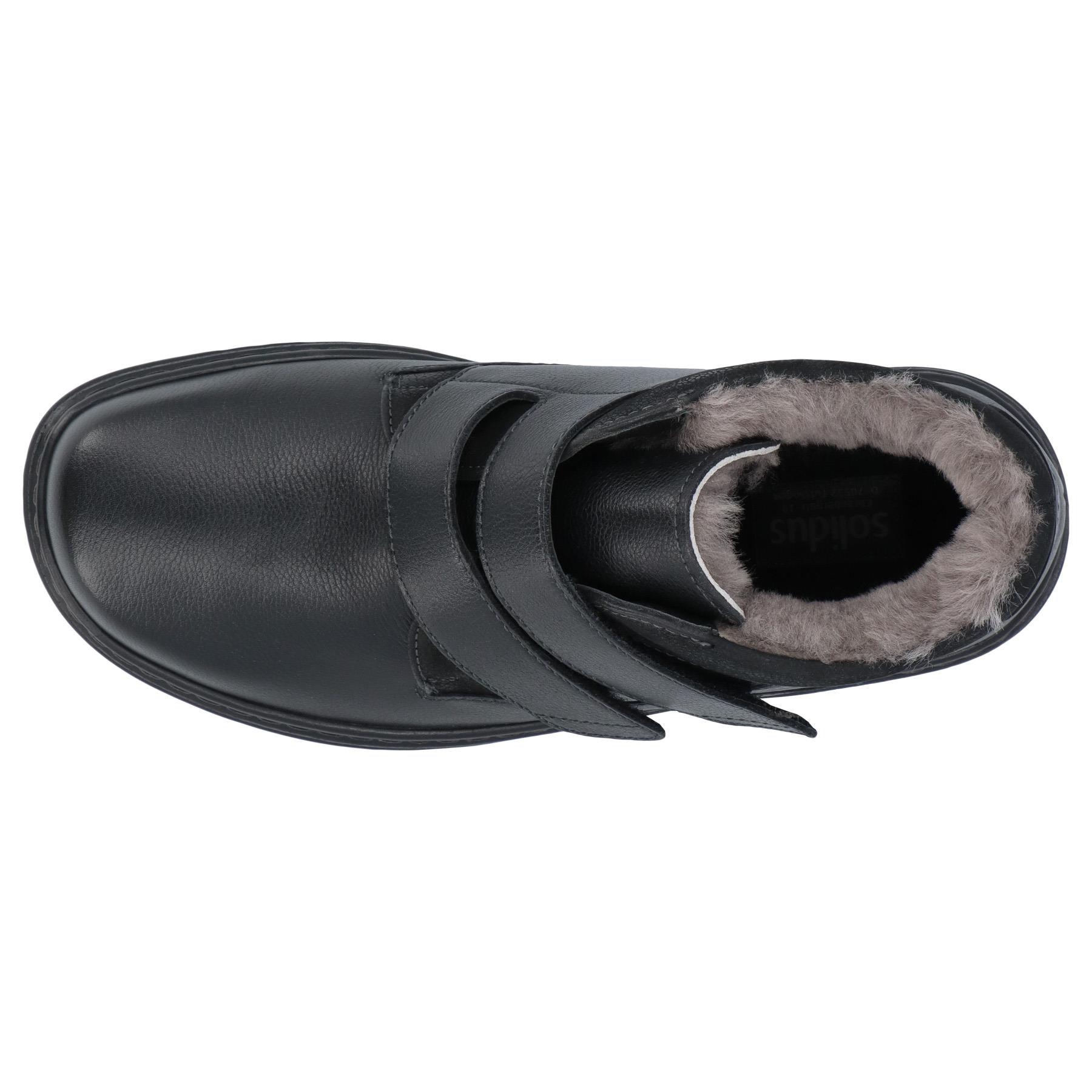 schwarze stiefel draufsicht