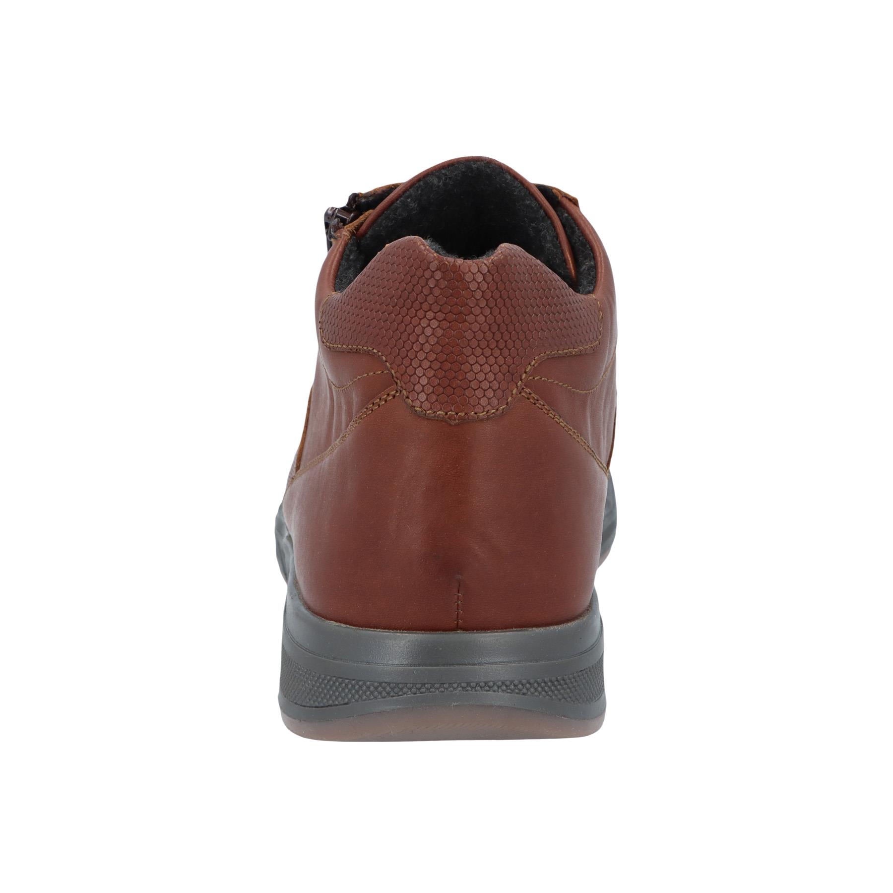 braune stiefel hinteransicht