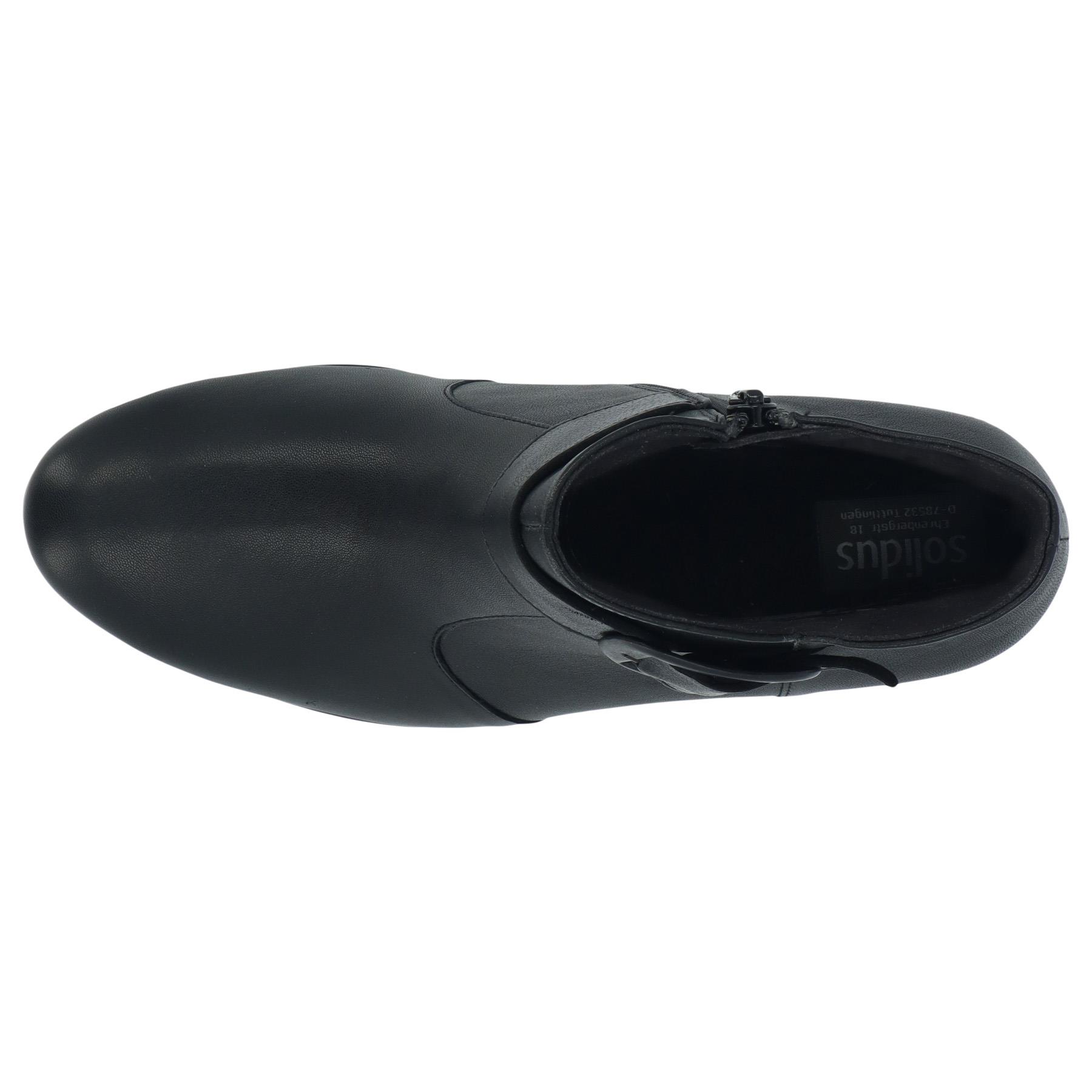 schwarze stiefel draufsicht