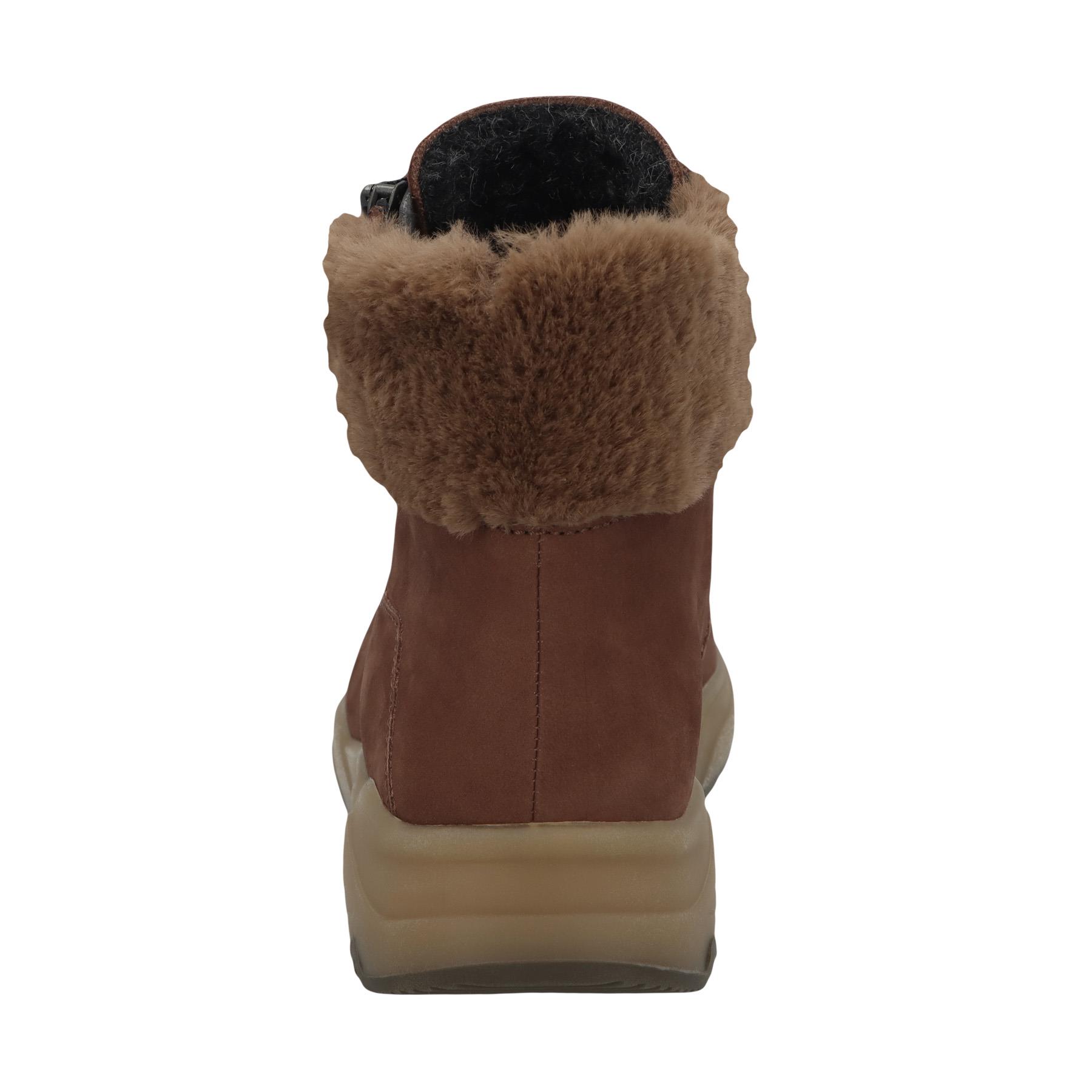 braune stiefel hinteransicht