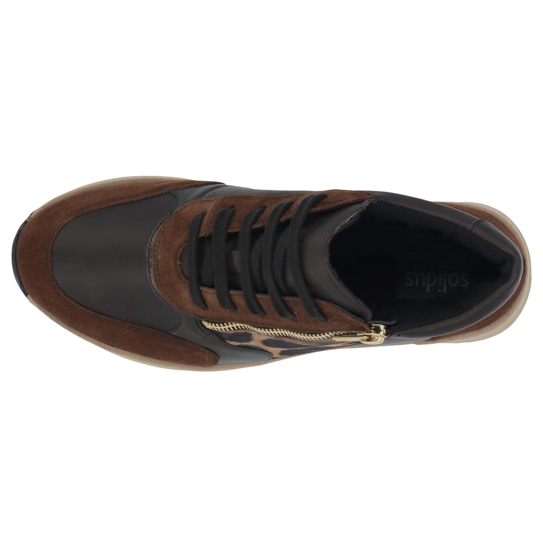 braune stiefel draufsicht