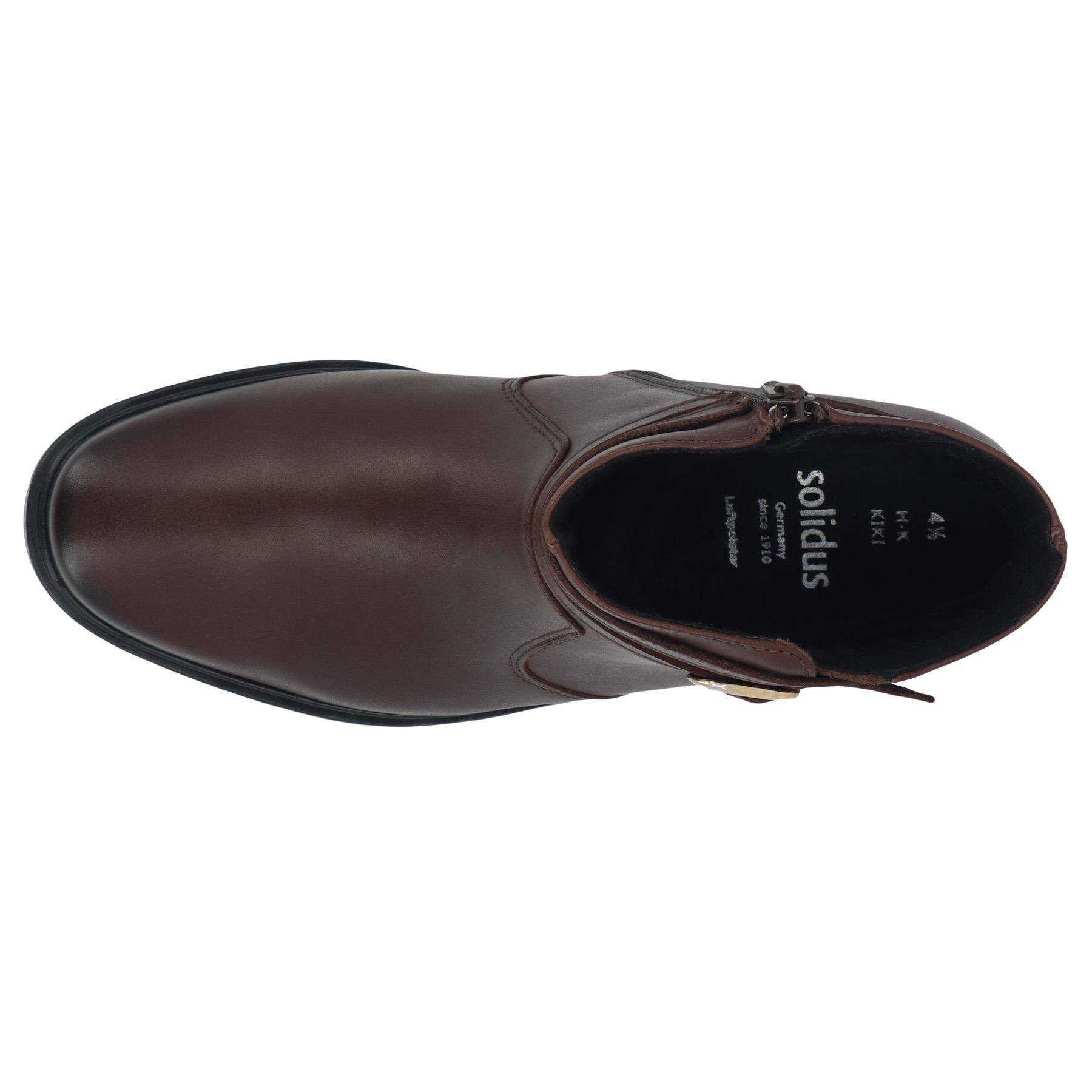 braune stiefel draufsicht