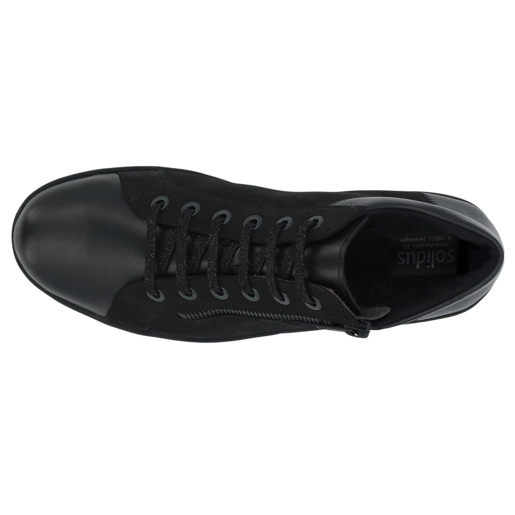 schwarze stiefel draufsicht