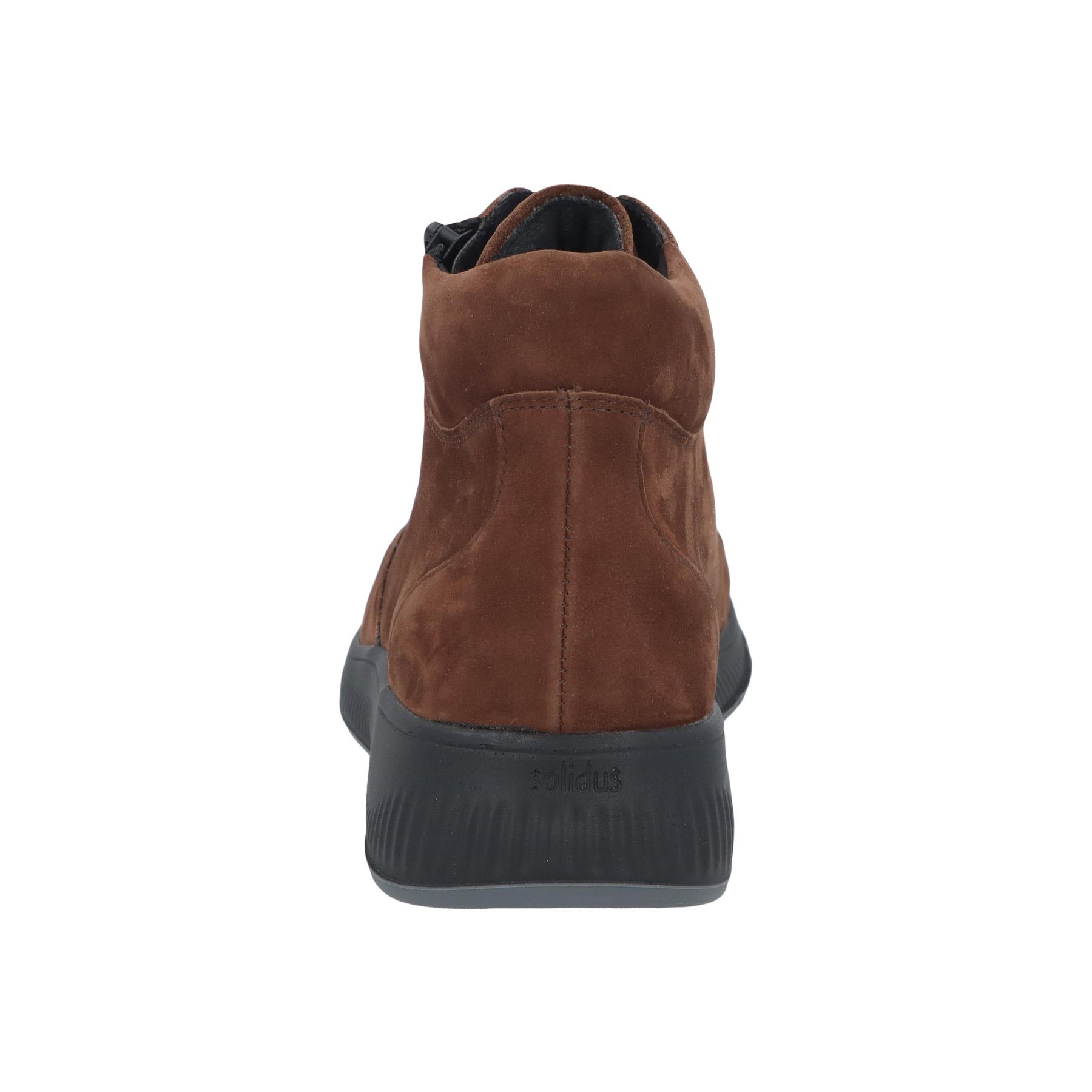 braune stiefel hinteransicht