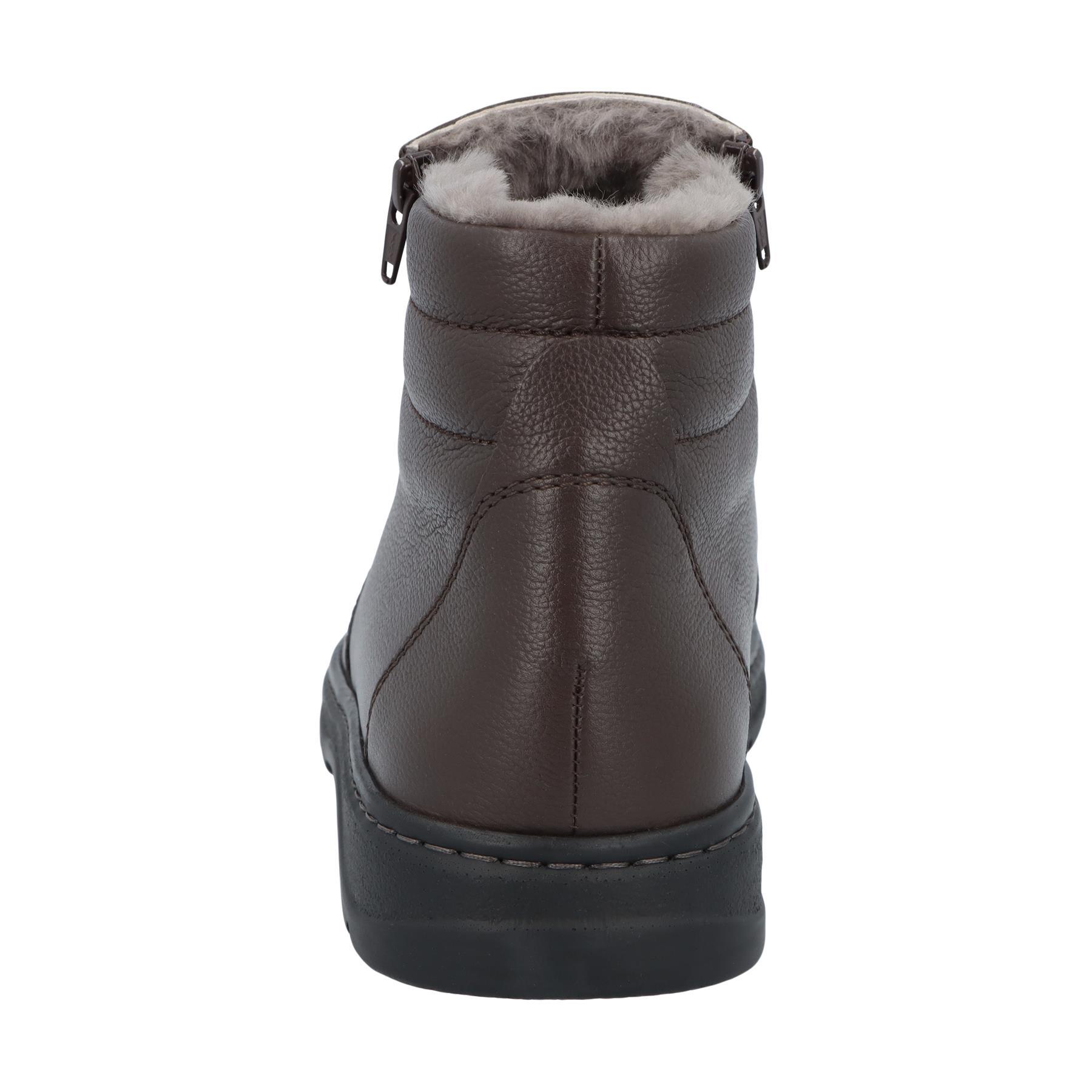 braune stiefel hinteransicht