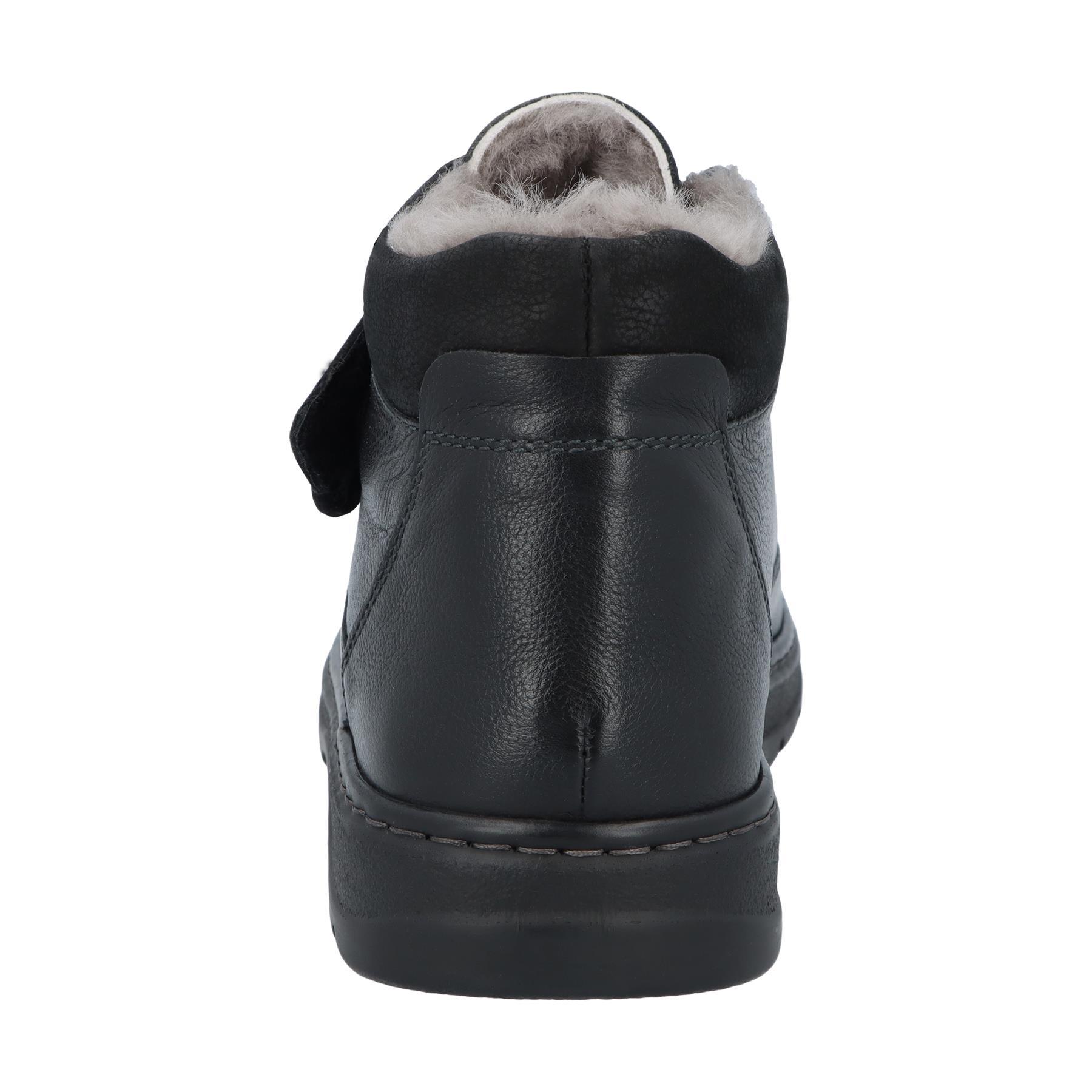 schwarze stiefel hinteransicht