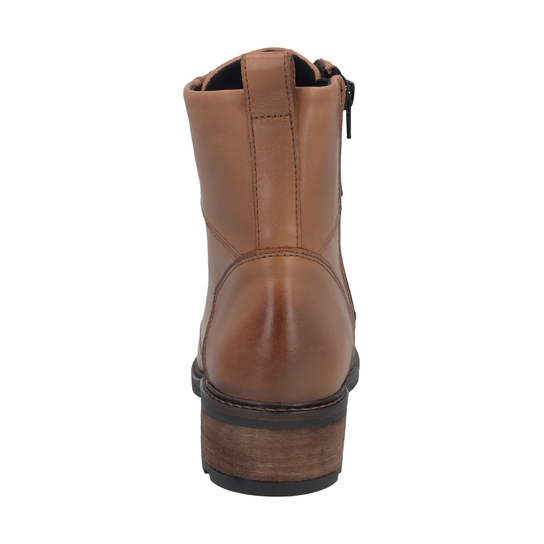 braune stiefel hinteransicht