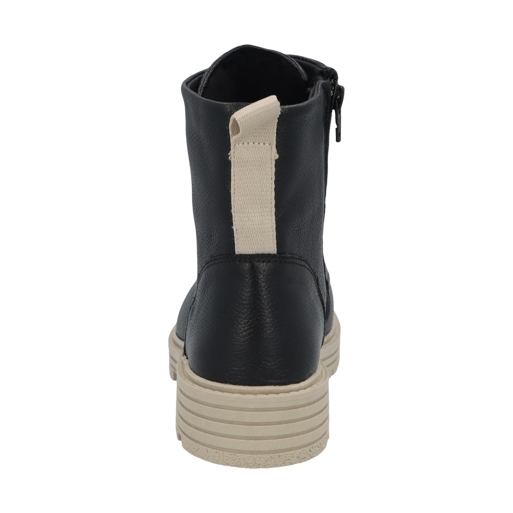 schwarze stiefel hinteransicht