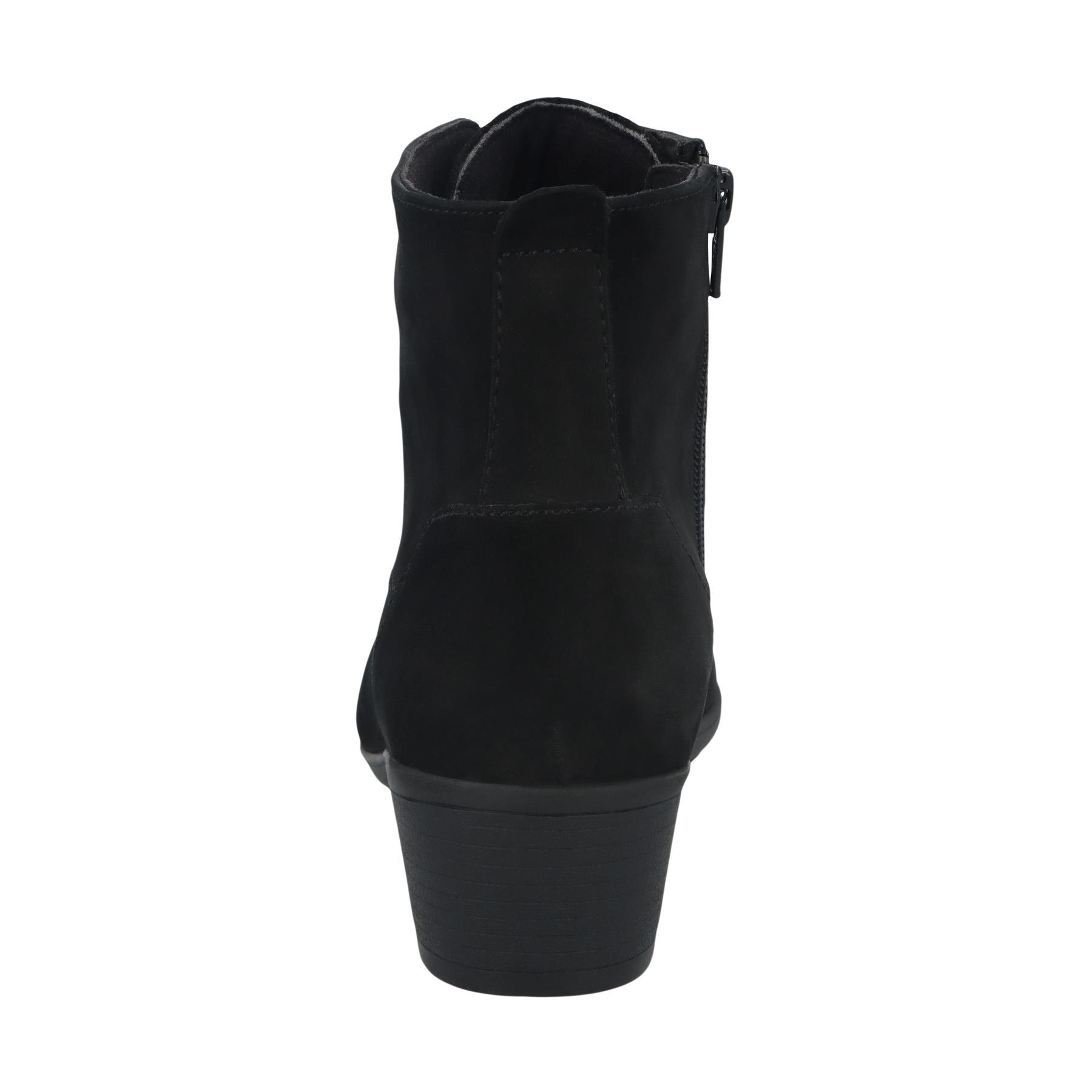 schwarze stiefel hinteransicht