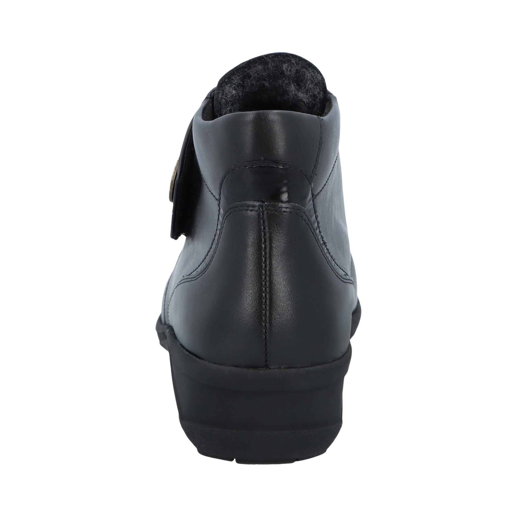 schwarze stiefel hinteransicht