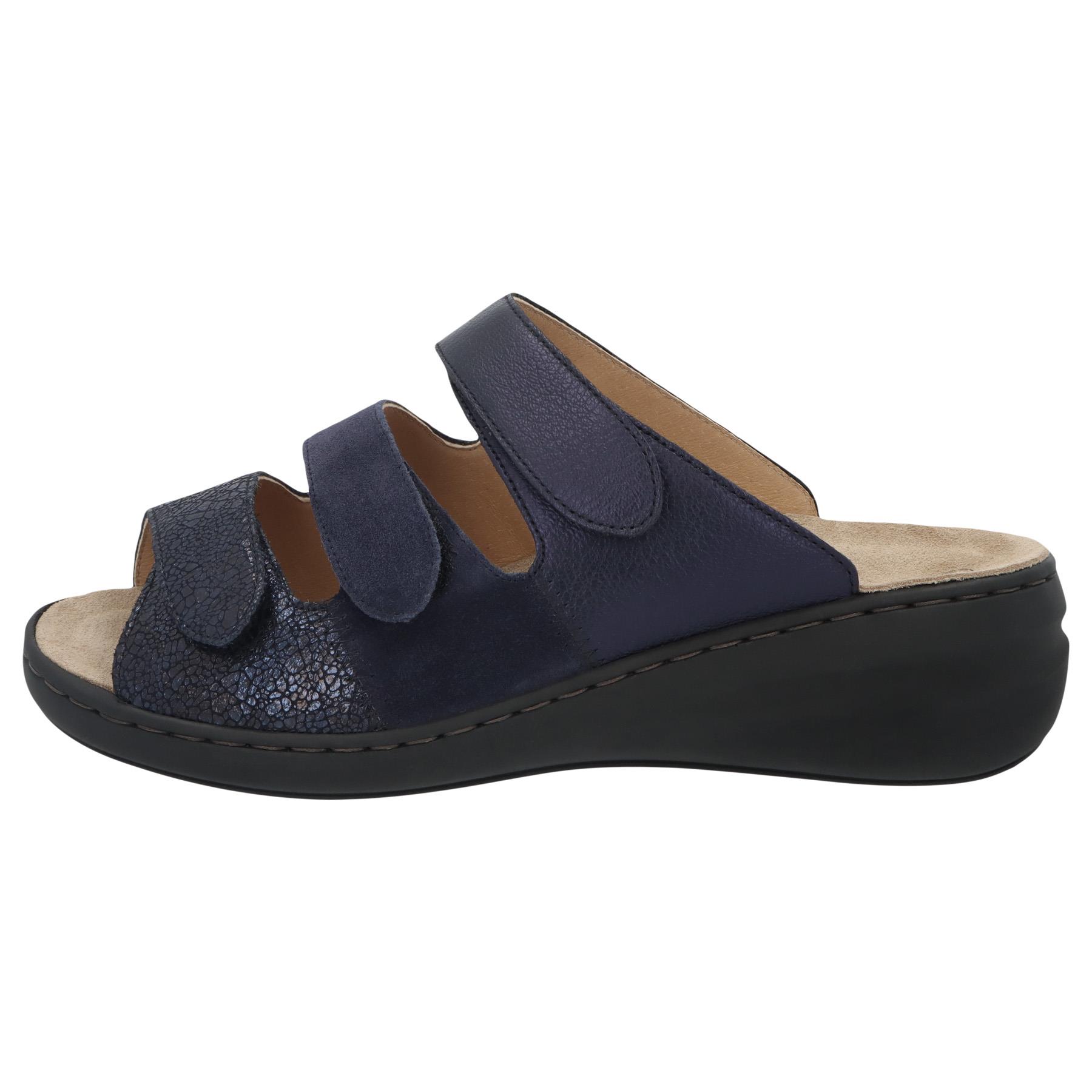 blaue pantolette seitenansicht links