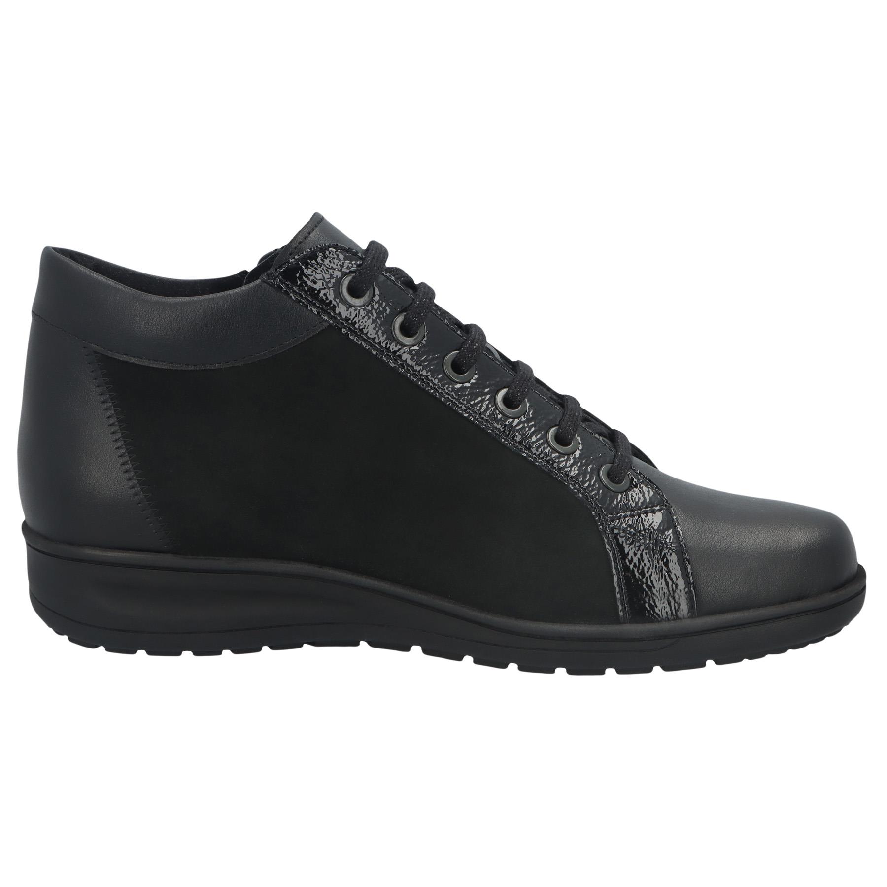schwarze stiefel seitenansicht rechts