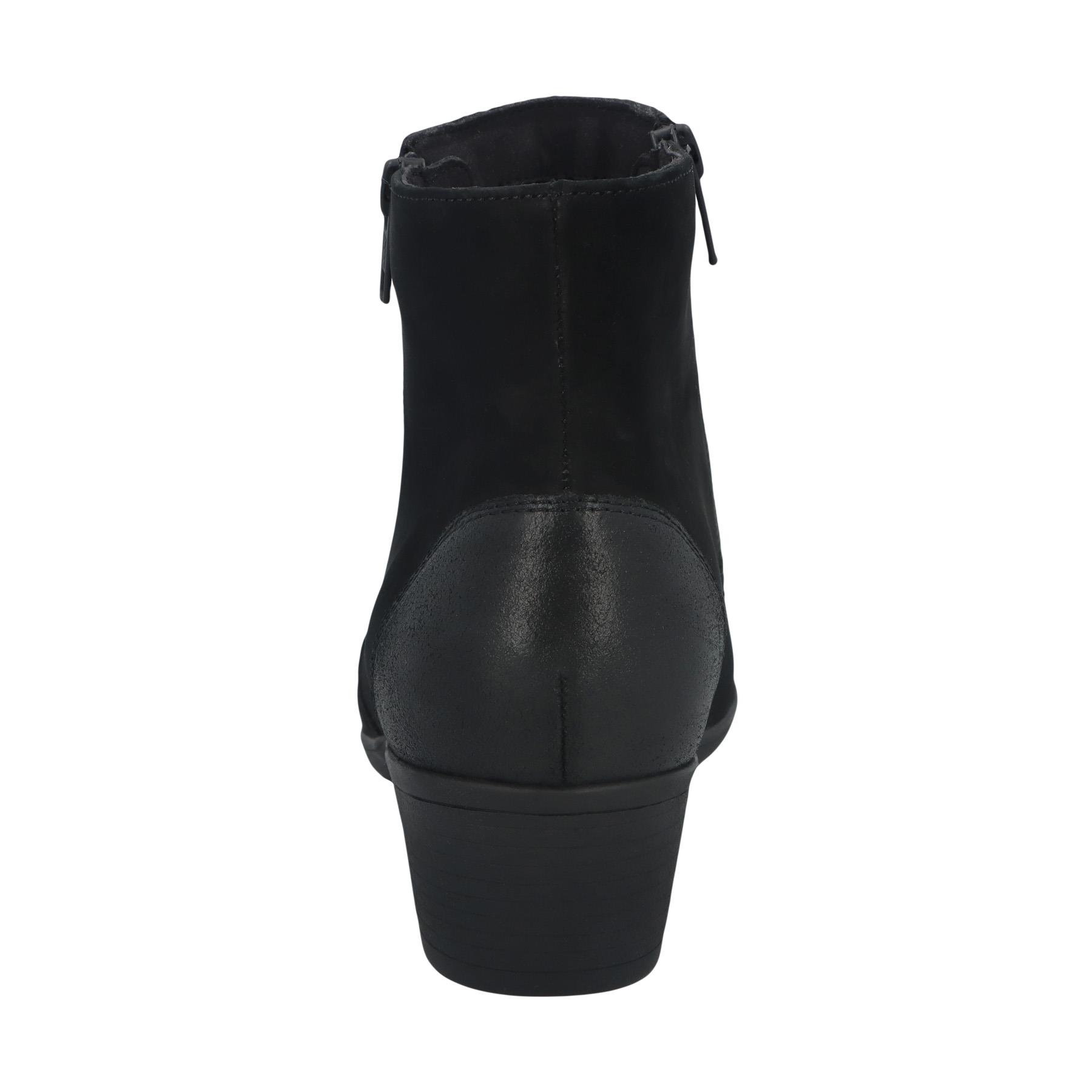 schwarze stiefel hinteransicht