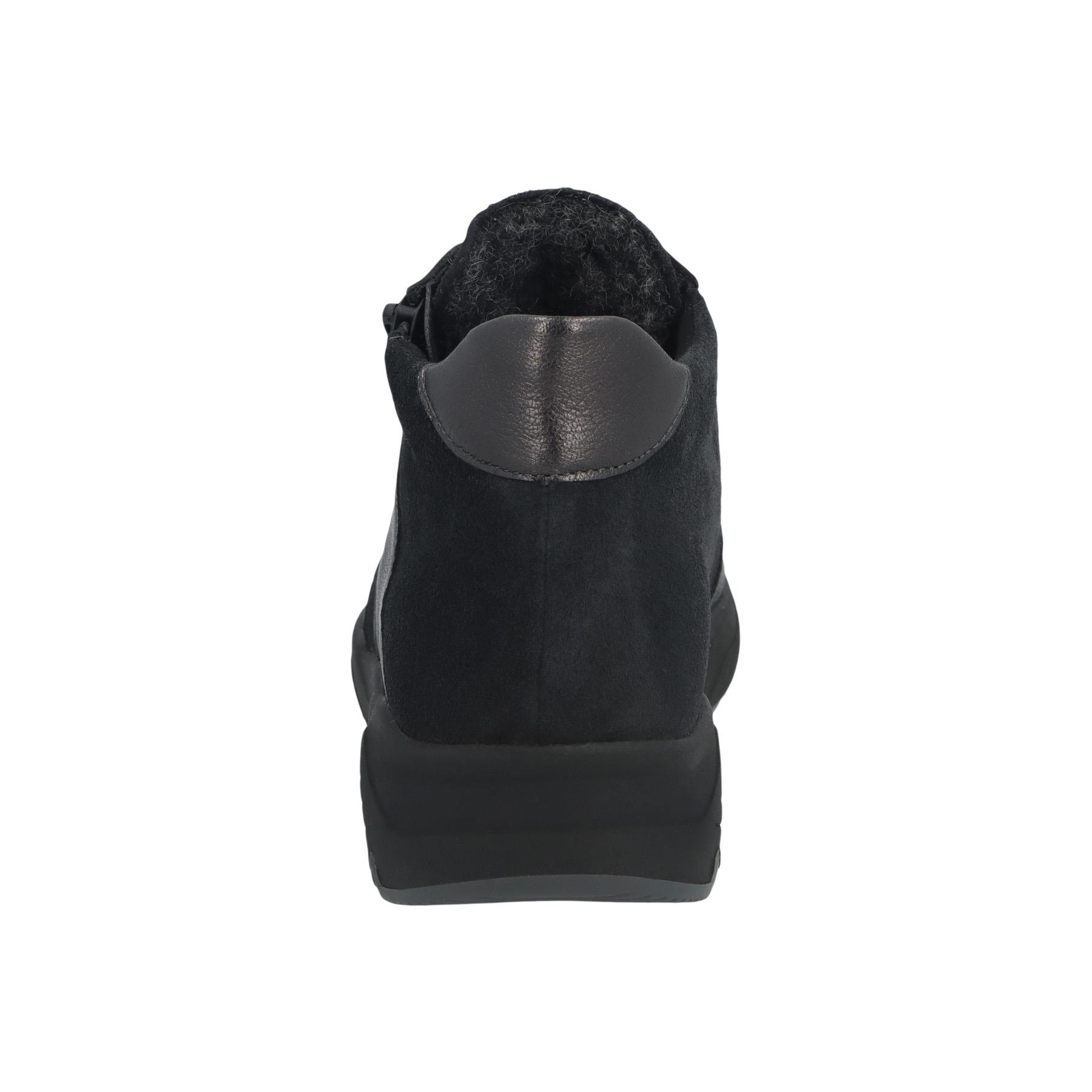 graue stiefel hinteransicht