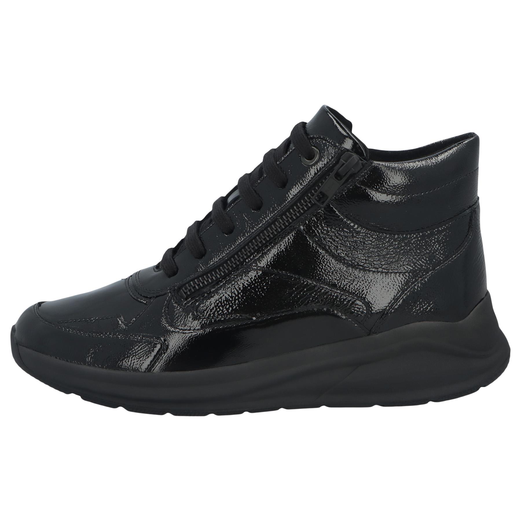 schwarze stiefel seitenansicht links