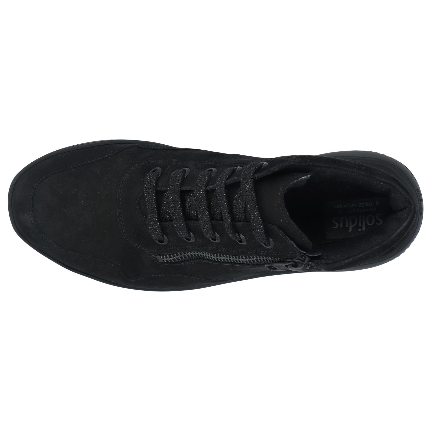 schwarze stiefel draufsicht