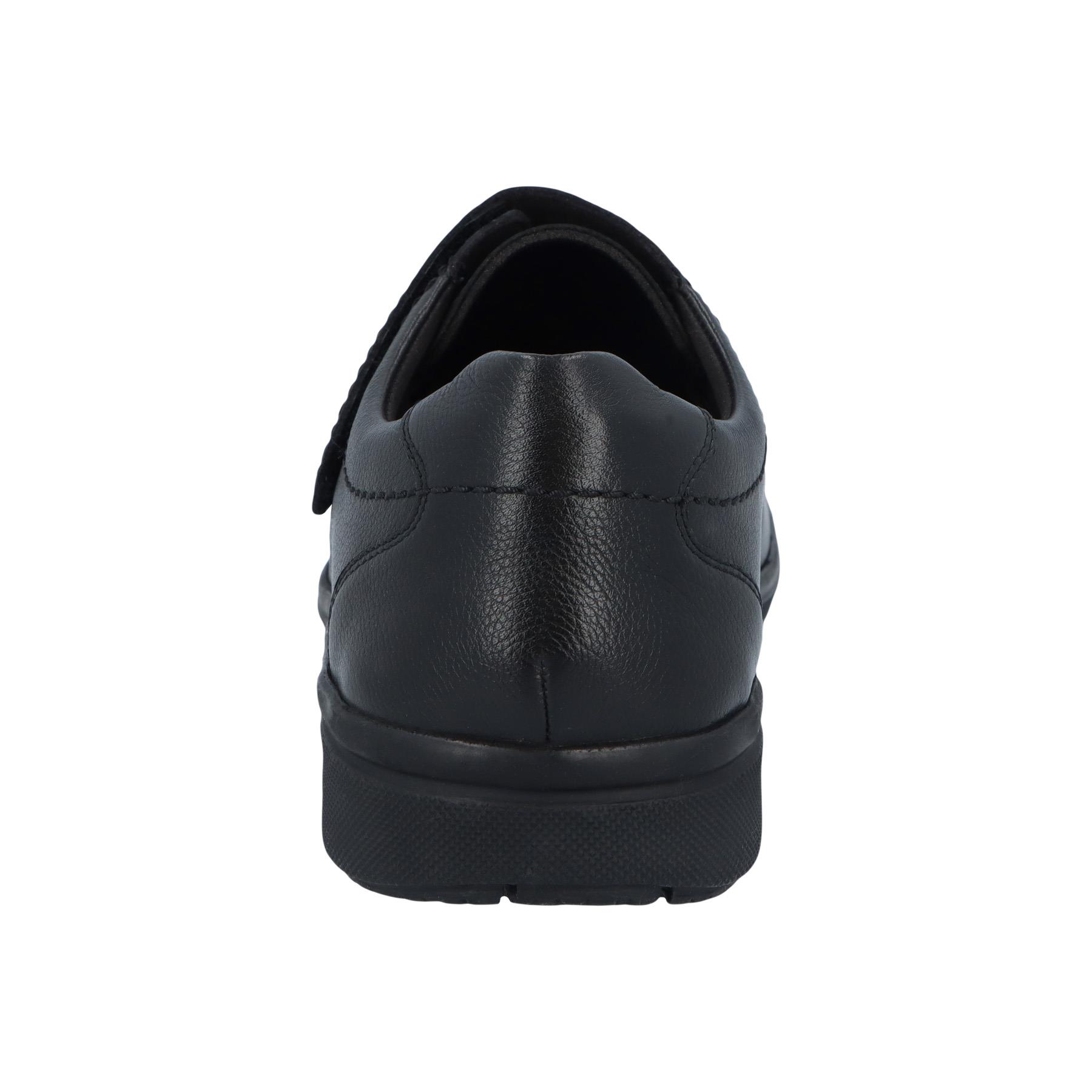 schwarze slipper hinteransicht