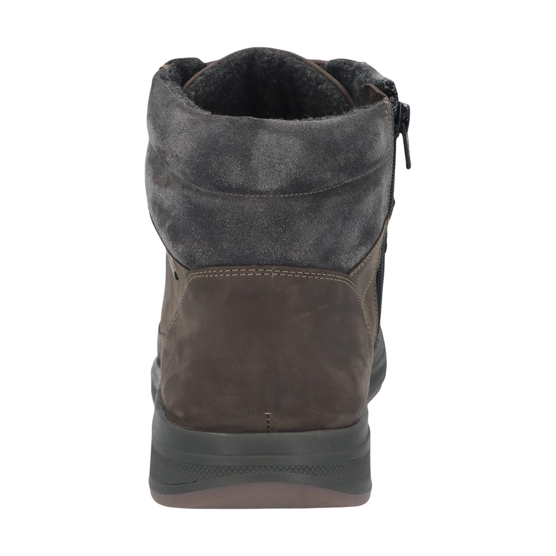 braune stiefel hinteransicht