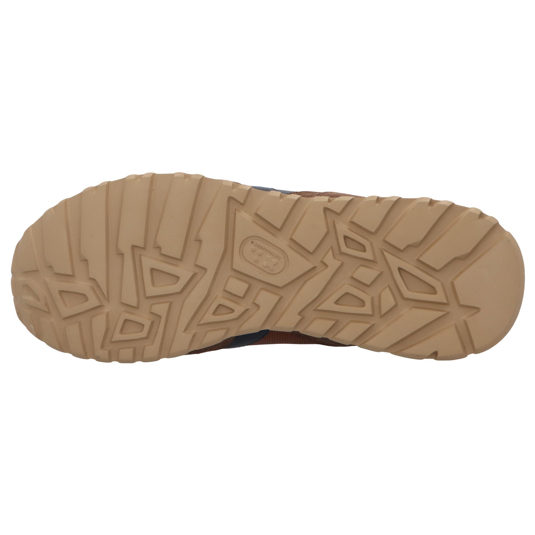 braune stiefel sohlenansicht