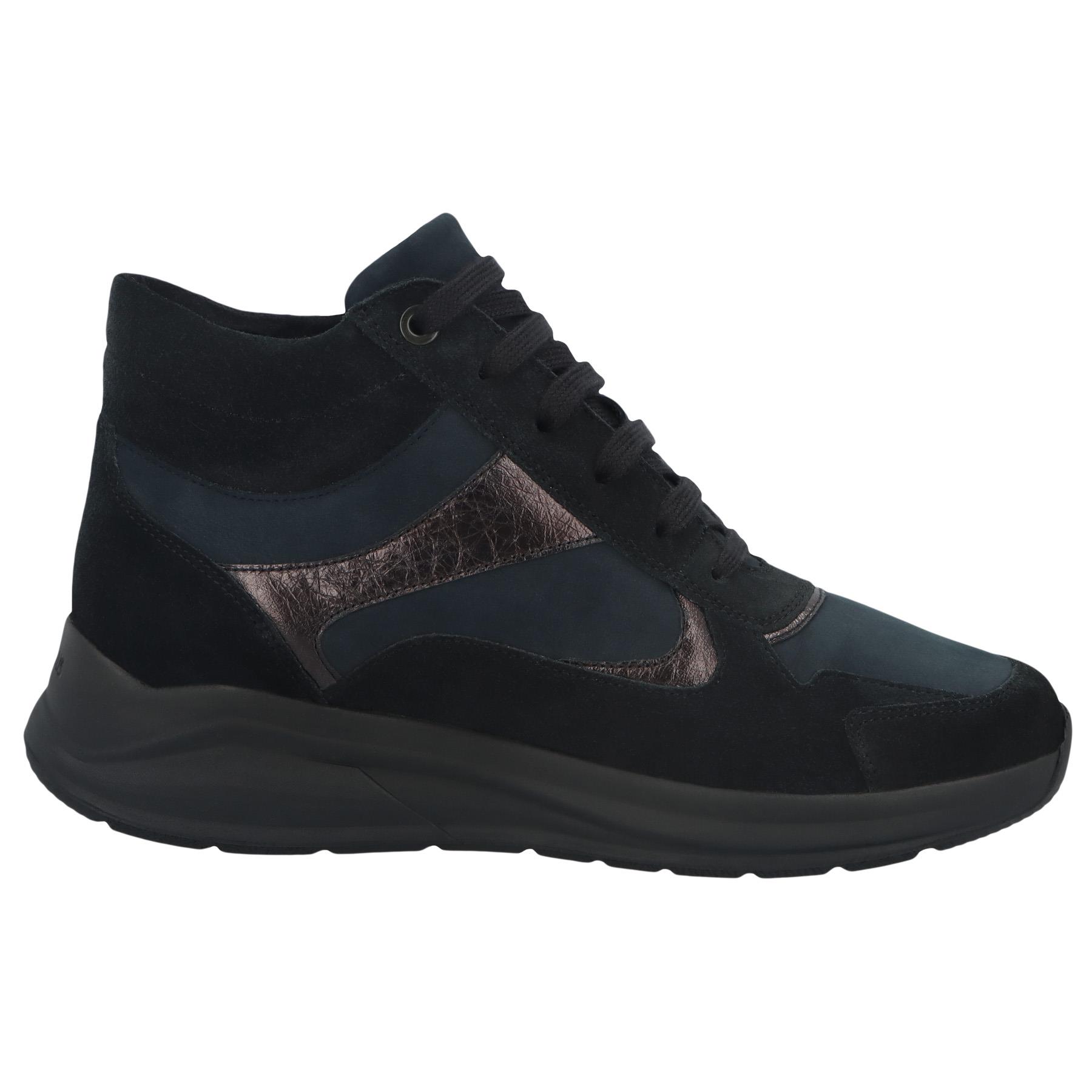 schwarze stiefel seitenansicht rechts