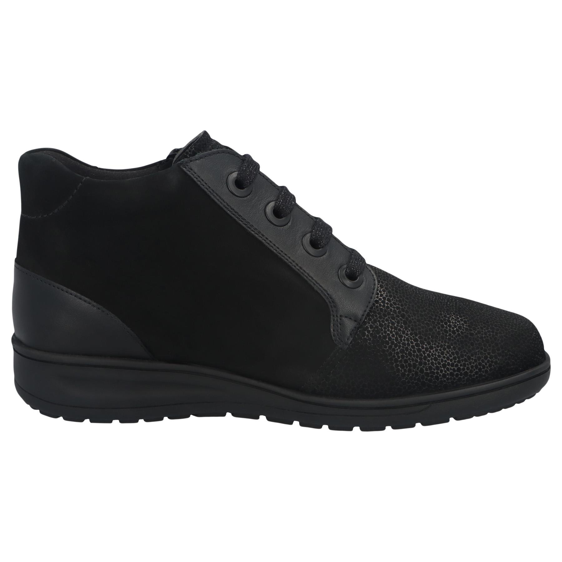 schwarze stiefel seitenansicht rechts