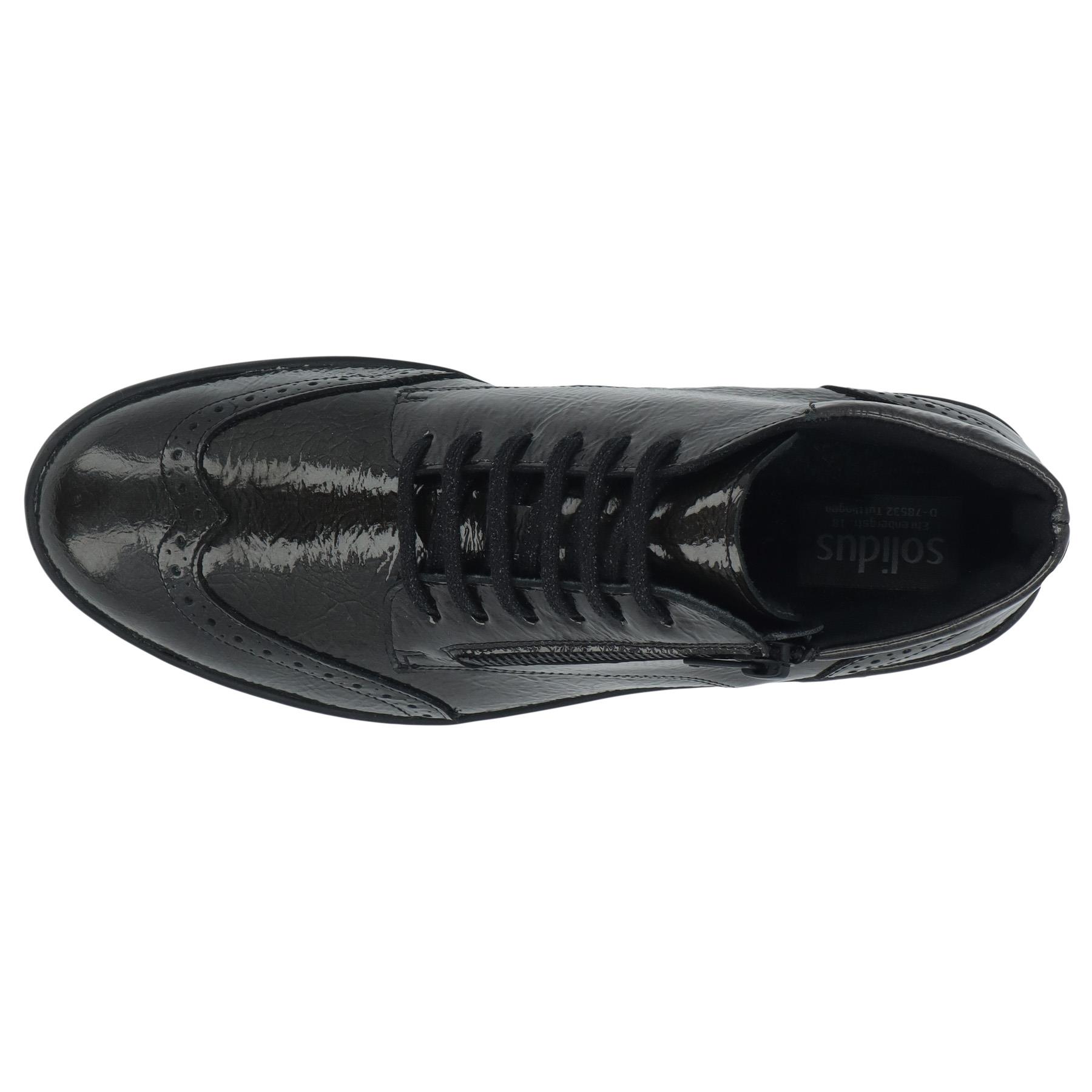 graue stiefel draufsicht