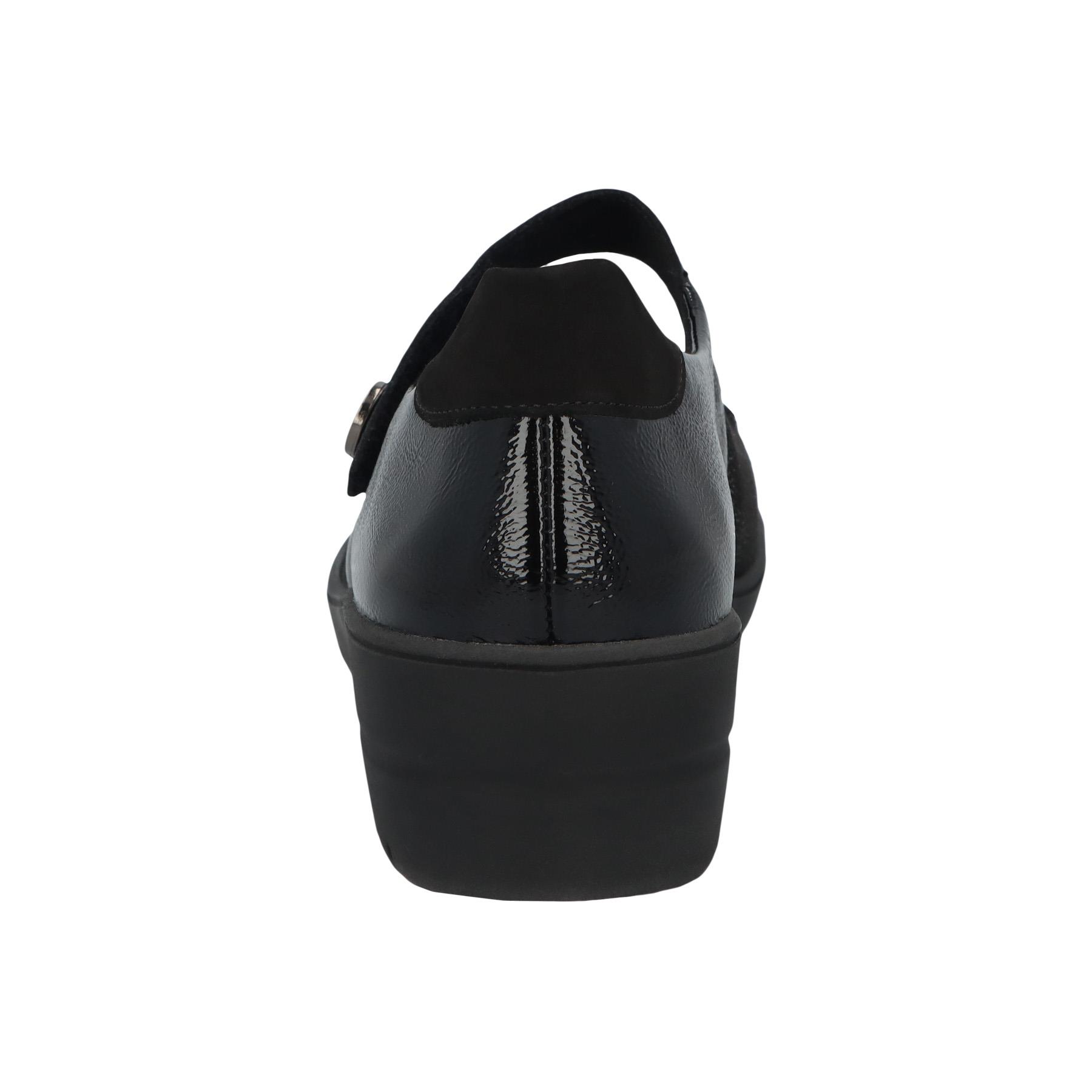 schwarze slipper hinteransicht